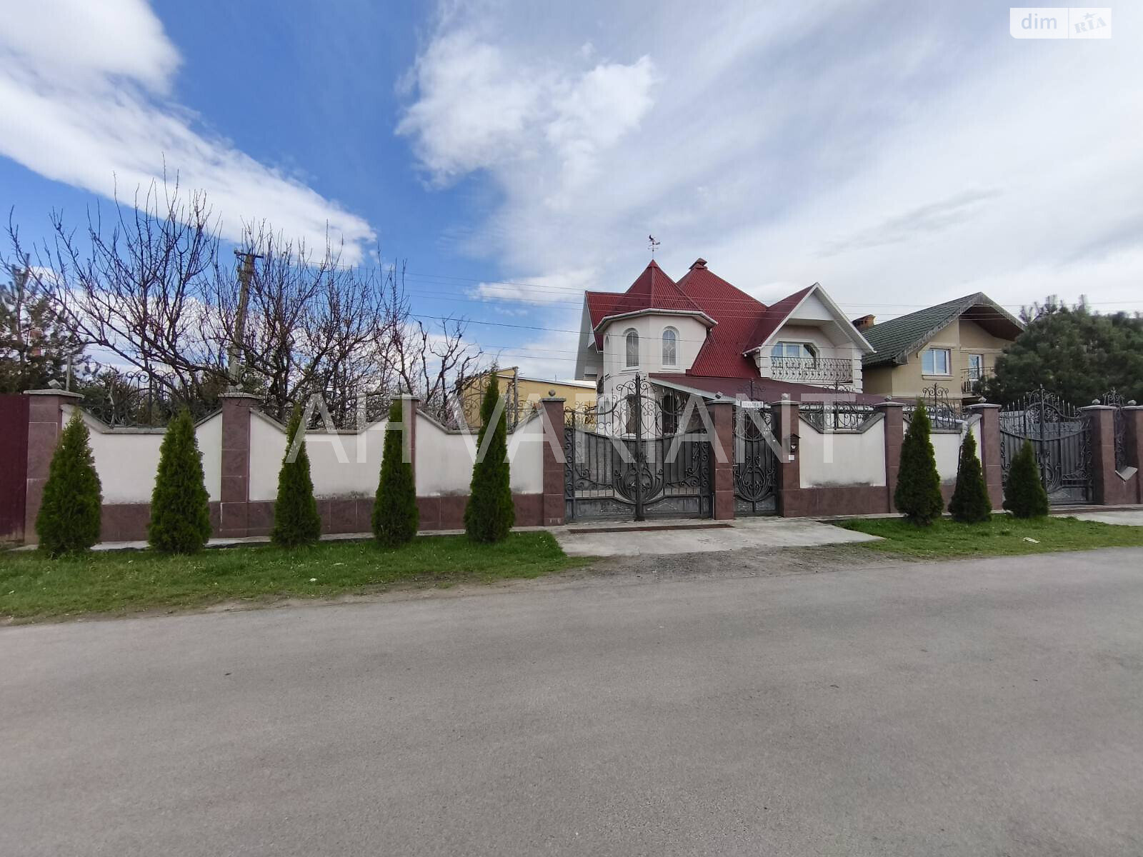 двоповерховий будинок з гаражем, 188 кв. м, цегла. Продаж у Ужгороді фото 1 двоповерховий будинок з гаражем, 188 кв. м, цегла. Продаж у Ужгороді фото 1