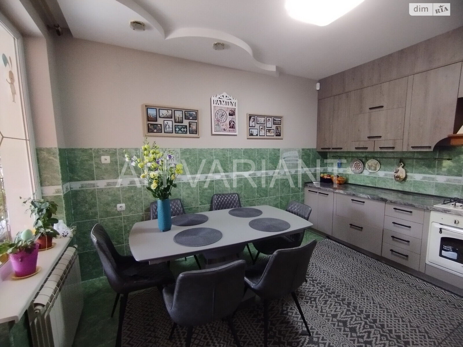 двоповерховий будинок з гаражем, 188 кв. м, цегла. Продаж у Ужгороді фото 1 двоповерховий будинок з гаражем, 188 кв. м, цегла. Продаж у Ужгороді фото 1