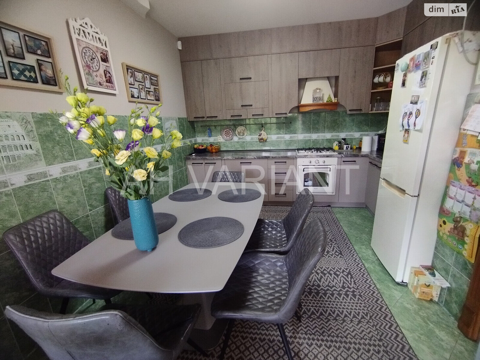 двоповерховий будинок з гаражем, 188 кв. м, цегла. Продаж у Ужгороді фото 1 двоповерховий будинок з гаражем, 188 кв. м, цегла. Продаж у Ужгороді фото 1