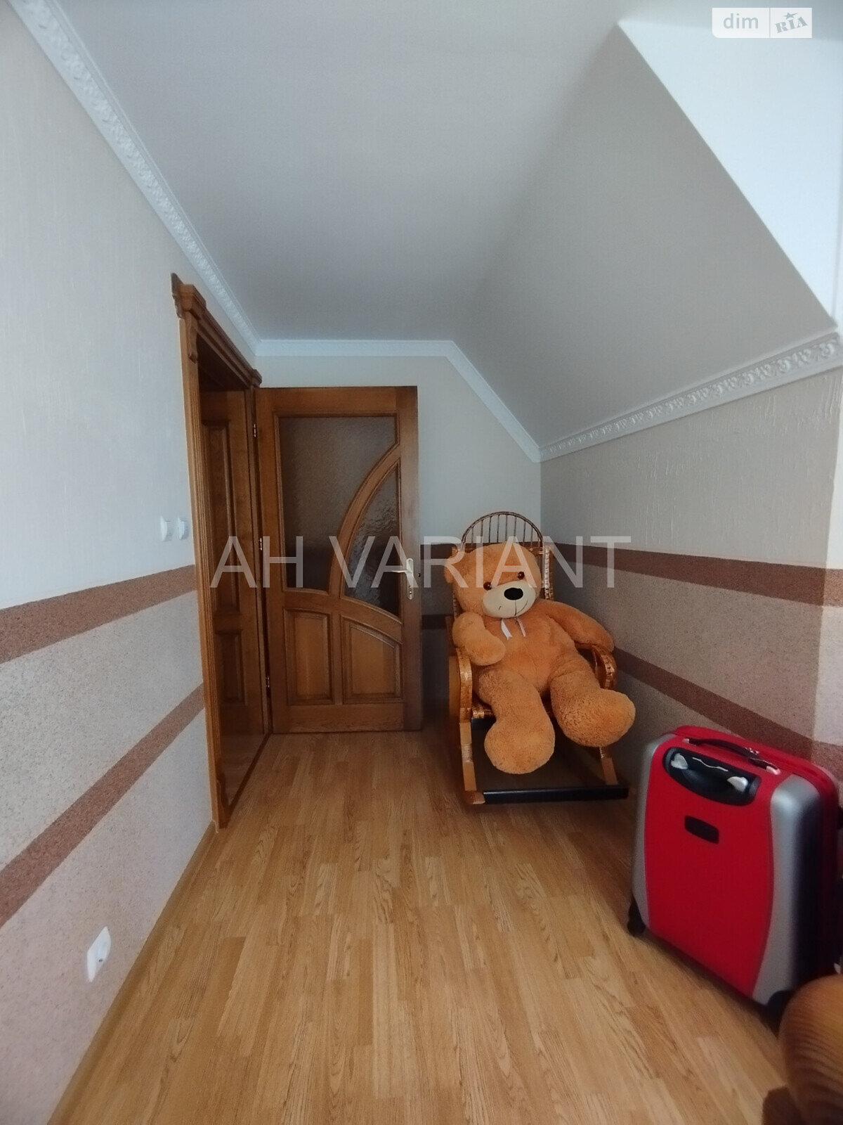 двоповерховий будинок з гаражем, 188 кв. м, цегла. Продаж у Ужгороді фото 1 двоповерховий будинок з гаражем, 188 кв. м, цегла. Продаж у Ужгороді фото 1