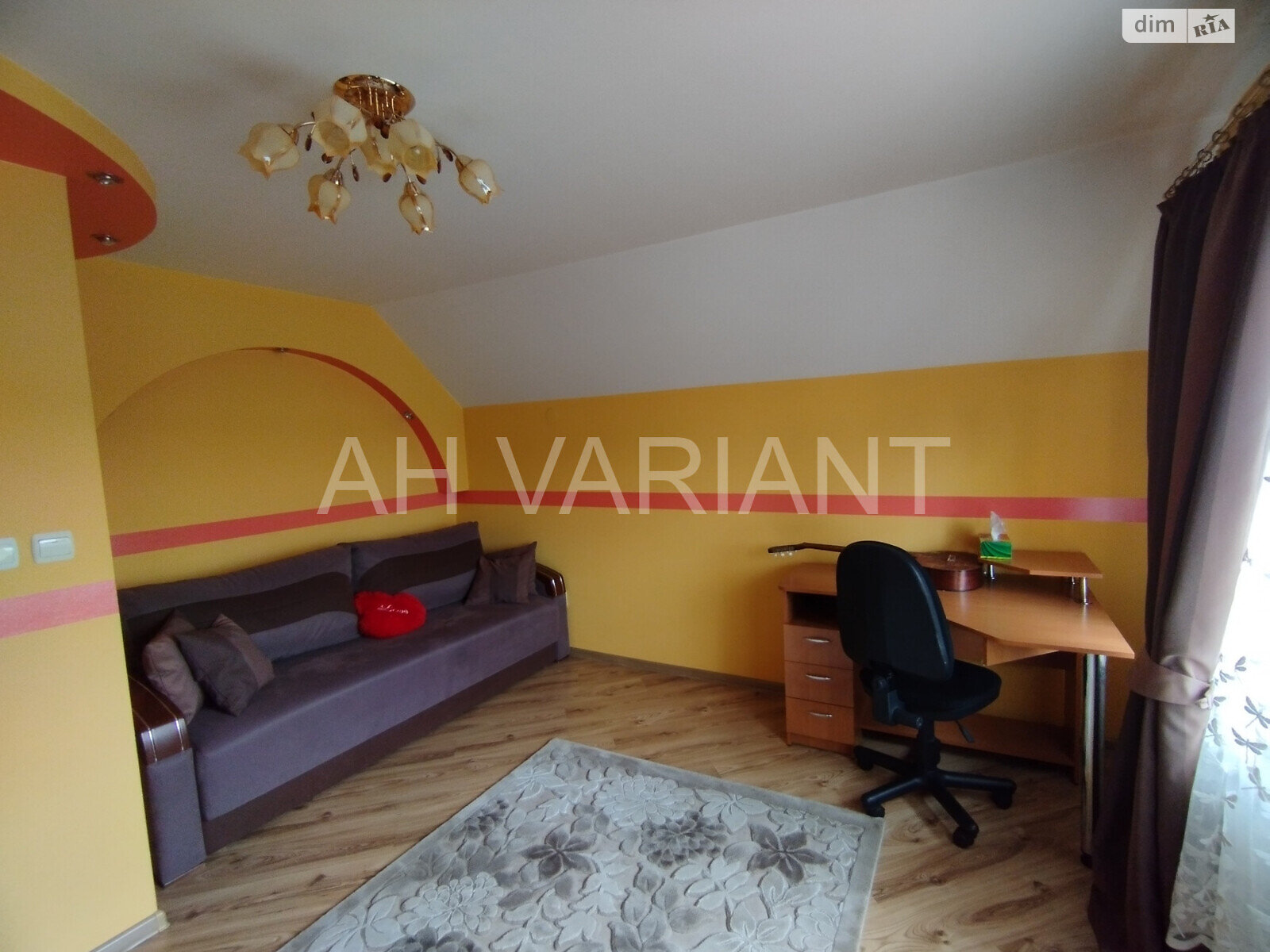 двоповерховий будинок з гаражем, 188 кв. м, цегла. Продаж у Ужгороді фото 1 двоповерховий будинок з гаражем, 188 кв. м, цегла. Продаж у Ужгороді фото 1