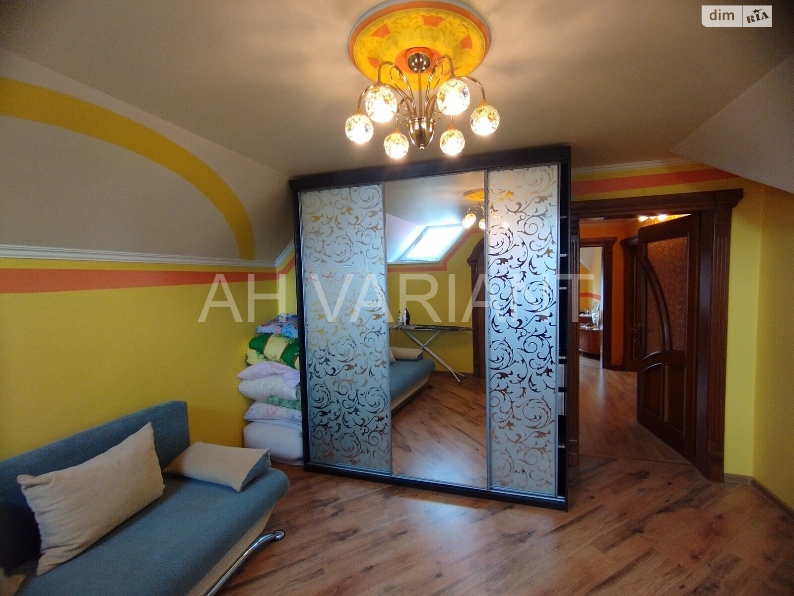 двоповерховий будинок з гаражем, 188 кв. м, цегла. Продаж у Ужгороді фото 1 двоповерховий будинок з гаражем, 188 кв. м, цегла. Продаж у Ужгороді фото 1