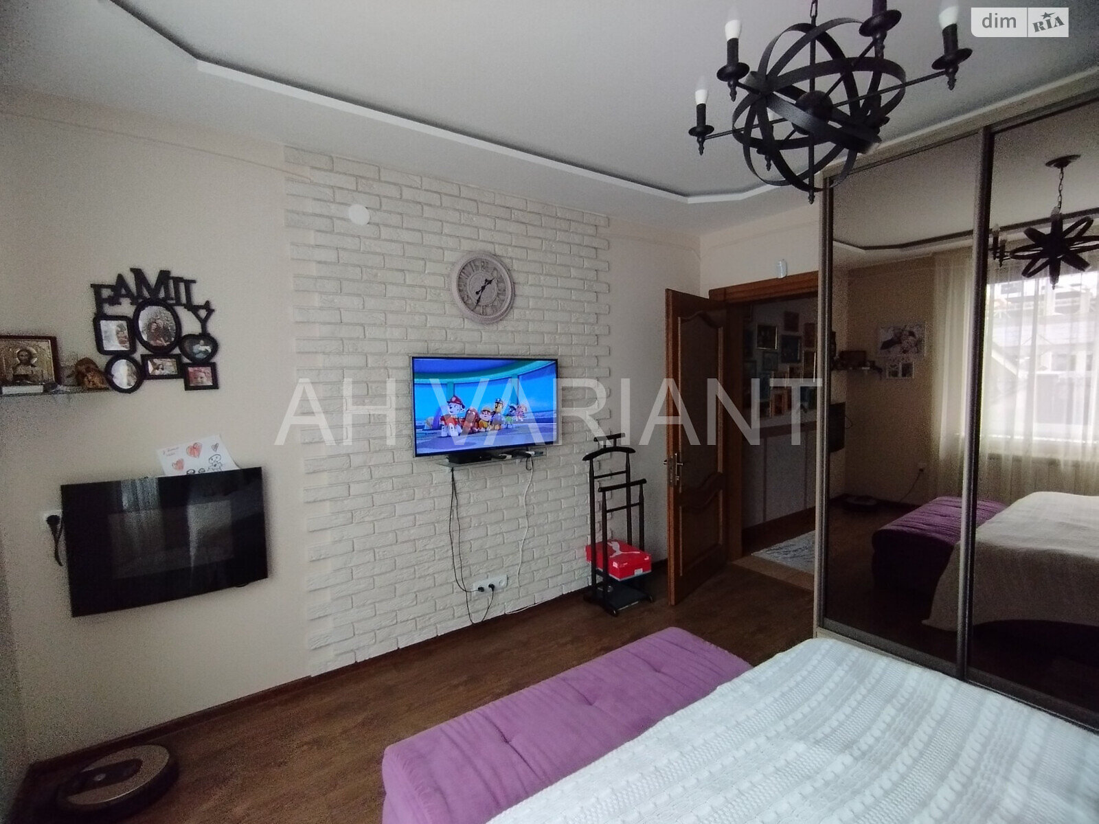 двоповерховий будинок з гаражем, 188 кв. м, цегла. Продаж у Ужгороді фото 1 двоповерховий будинок з гаражем, 188 кв. м, цегла. Продаж у Ужгороді фото 1