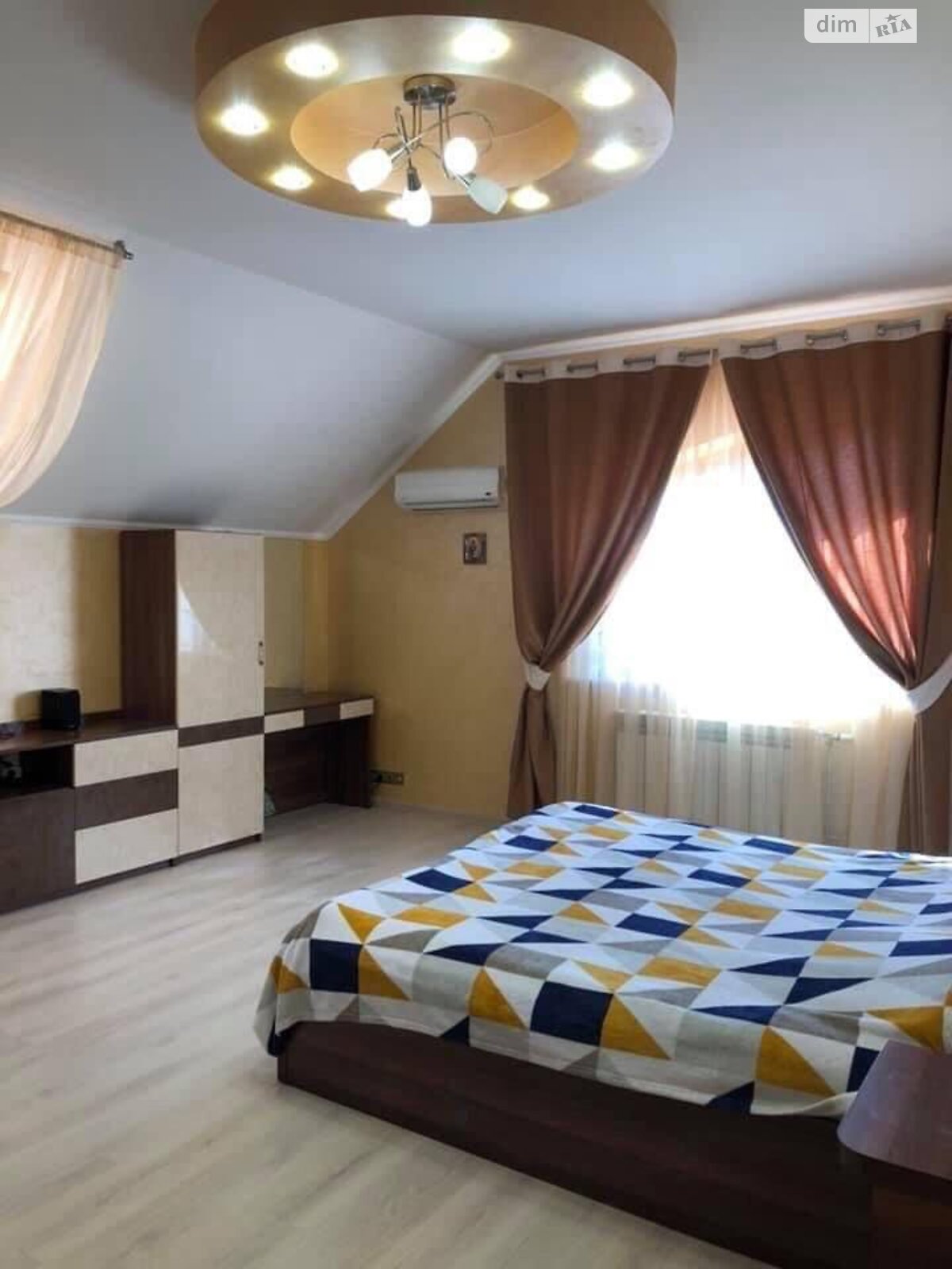 двухэтажный дом с гаражом, 300 кв. м, кирпич. Продажа в Ужгороде фото 1 двухэтажный дом с гаражом, 300 кв. м, кирпич. Продажа в Ужгороде фото 1