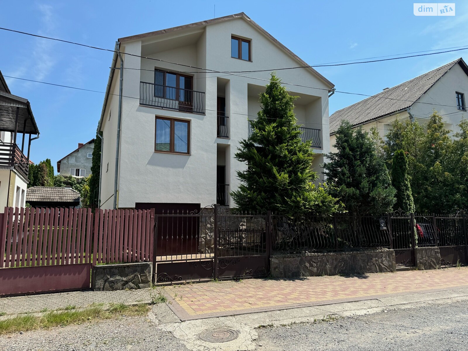 двухэтажный дом с гаражом, 300 кв. м, кирпич. Продажа в Ужгороде район БАМ фото 1 двухэтажный дом с гаражом, 300 кв. м, кирпич. Продажа в Ужгороде район БАМ фото 1