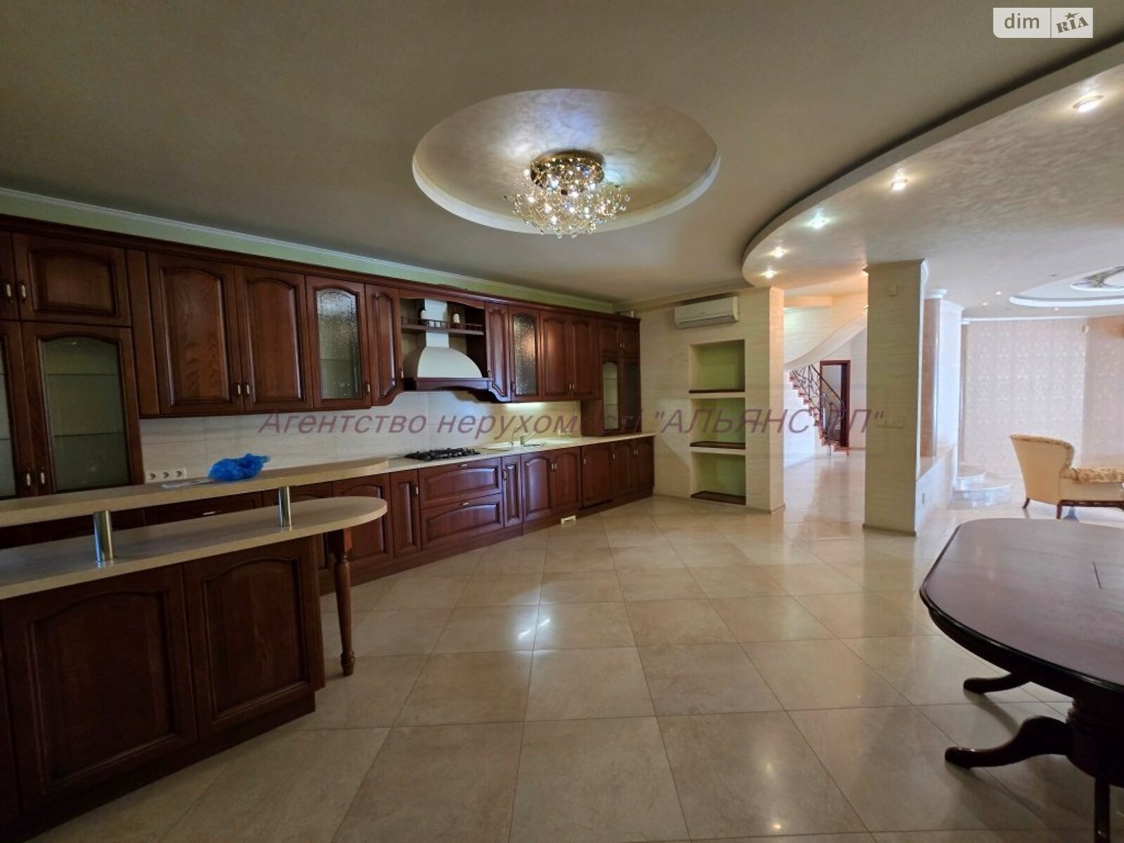 двоповерховий будинок з ремонтом, 295 кв. м, цегла. Продаж в Ужгороді, район Боздош фото 1 двоповерховий будинок з ремонтом, 295 кв. м, цегла. Продаж в Ужгороді, район Боздош фото 1