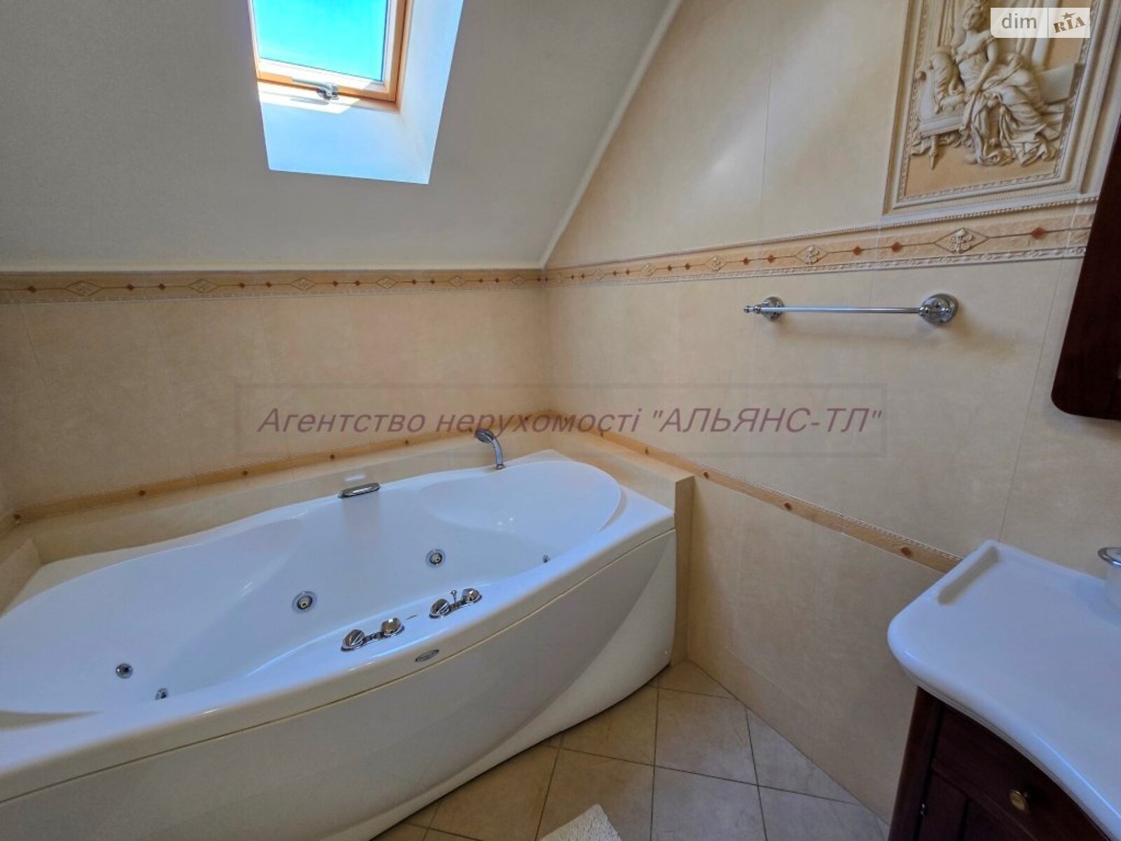 двоповерховий будинок з ремонтом, 295 кв. м, цегла. Продаж в Ужгороді, район Боздош фото 1 двоповерховий будинок з ремонтом, 295 кв. м, цегла. Продаж в Ужгороді, район Боздош фото 1