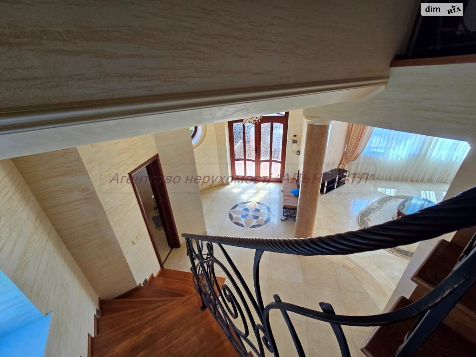 двоповерховий будинок з ремонтом, 295 кв. м, цегла. Продаж в Ужгороді, район Боздош фото 1 двоповерховий будинок з ремонтом, 295 кв. м, цегла. Продаж в Ужгороді, район Боздош фото 1