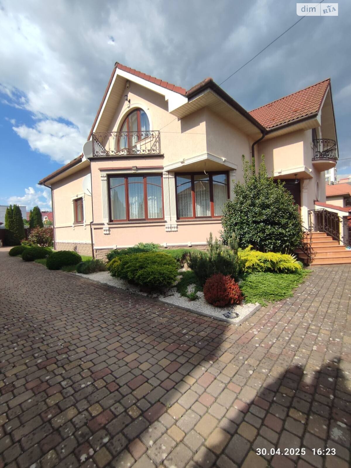 двоповерховий будинок з гаражем, 295 кв. м, цегла. Продаж в Ужгороді, район Боздош фото 1 двоповерховий будинок з гаражем, 295 кв. м, цегла. Продаж в Ужгороді, район Боздош фото 1