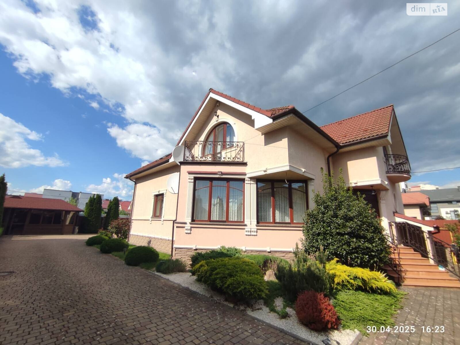 двоповерховий будинок з гаражем, 295 кв. м, цегла. Продаж в Ужгороді, район Боздош фото 1 двоповерховий будинок з гаражем, 295 кв. м, цегла. Продаж в Ужгороді, район Боздош фото 1