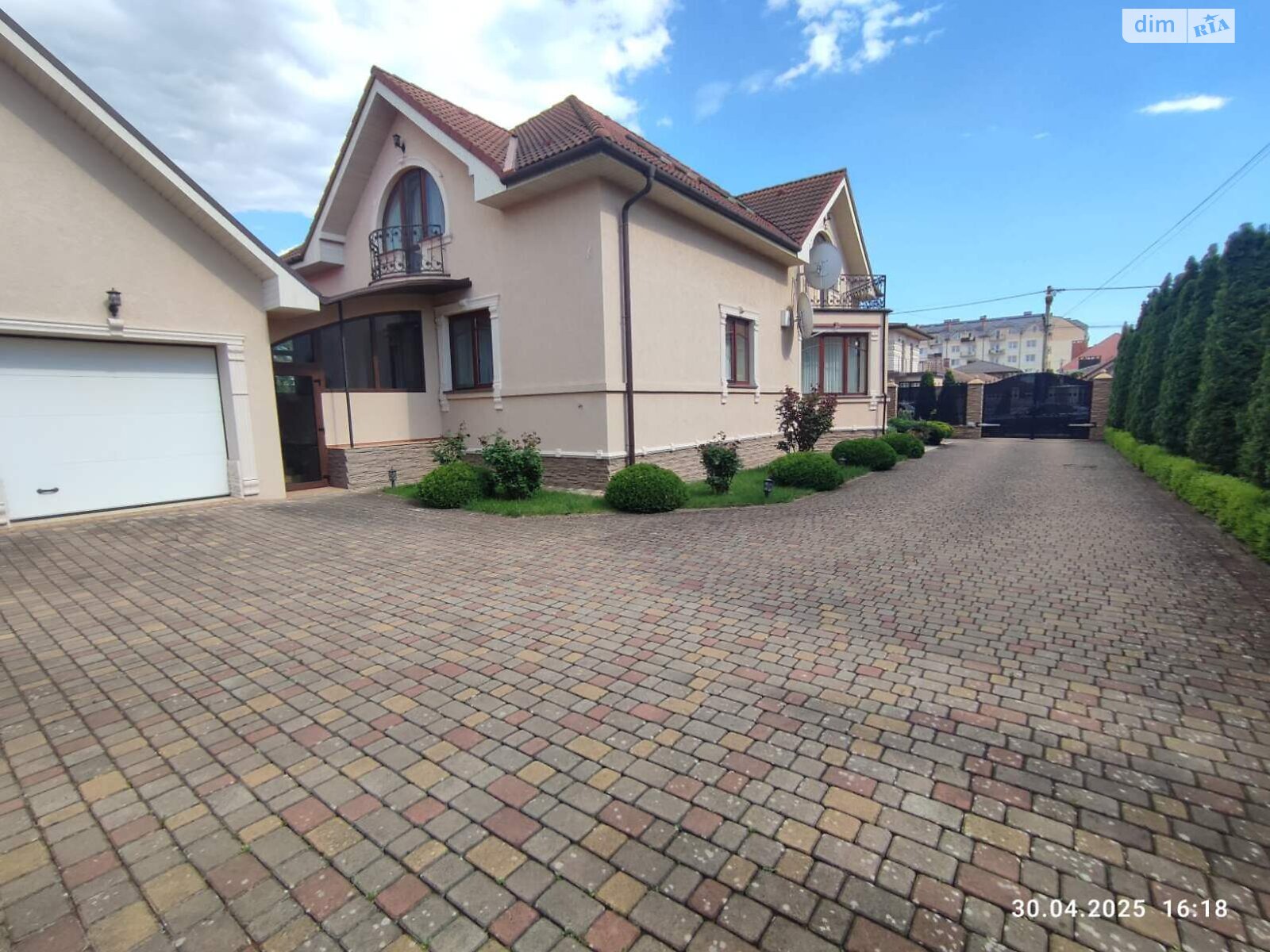 двоповерховий будинок з гаражем, 295 кв. м, цегла. Продаж в Ужгороді, район Боздош фото 1 двоповерховий будинок з гаражем, 295 кв. м, цегла. Продаж в Ужгороді, район Боздош фото 1