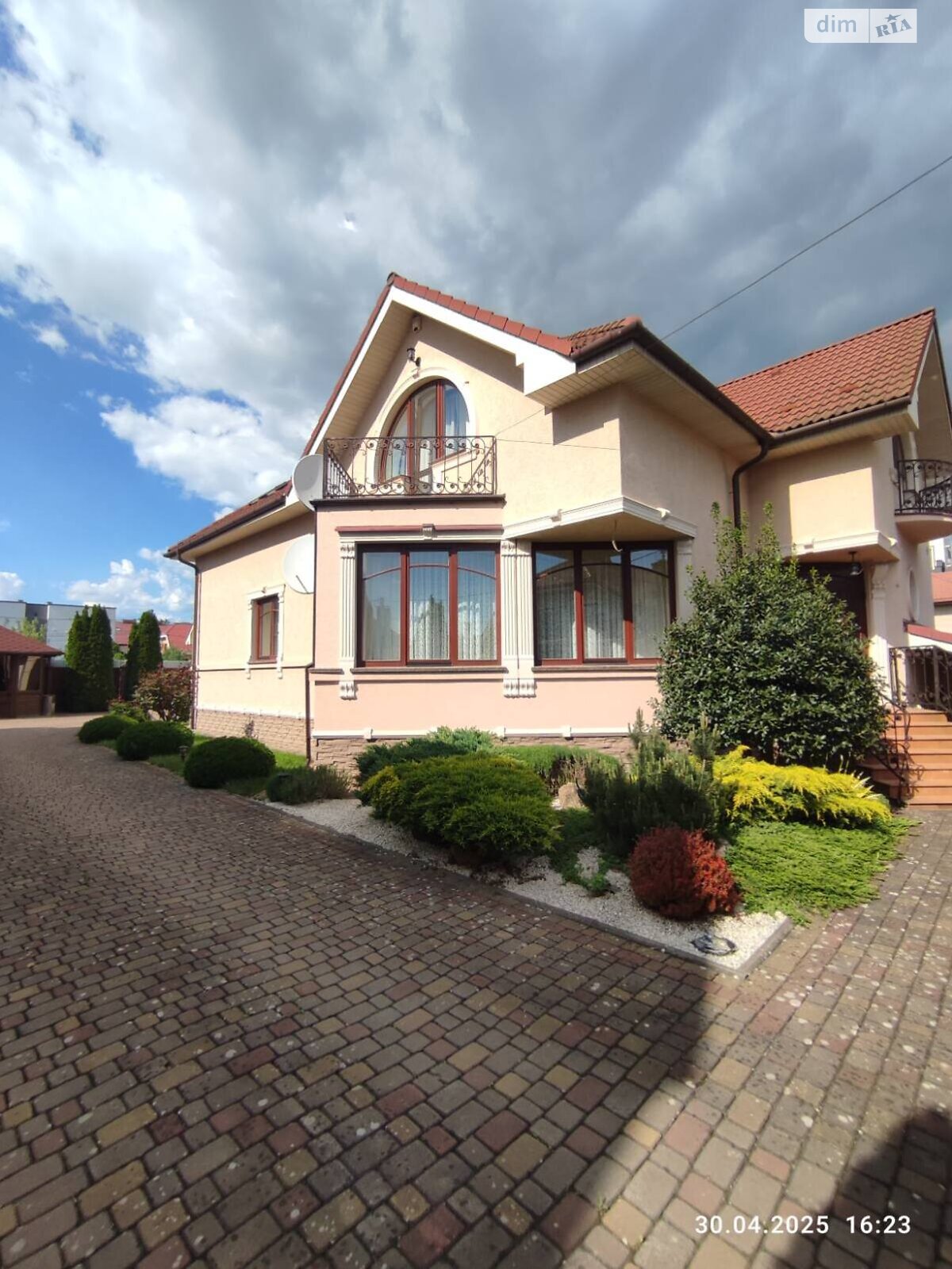 двоповерховий будинок з гаражем, 295 кв. м, цегла. Продаж в Ужгороді, район Боздош фото 1 двоповерховий будинок з гаражем, 295 кв. м, цегла. Продаж в Ужгороді, район Боздош фото 1