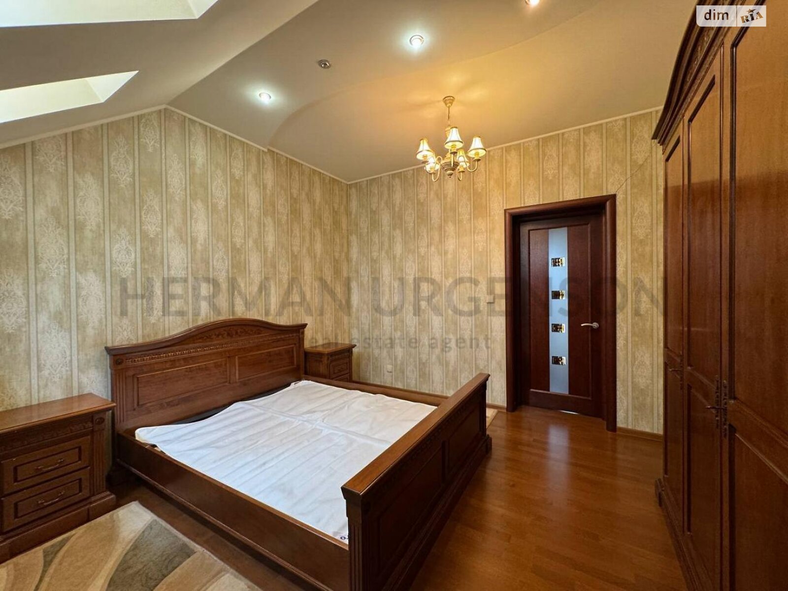 двухэтажный дом с ремонтом, 298 кв. м, кирпич. Продажа в Ужгороде район Боздош фото 1 двухэтажный дом с ремонтом, 298 кв. м, кирпич. Продажа в Ужгороде район Боздош фото 1