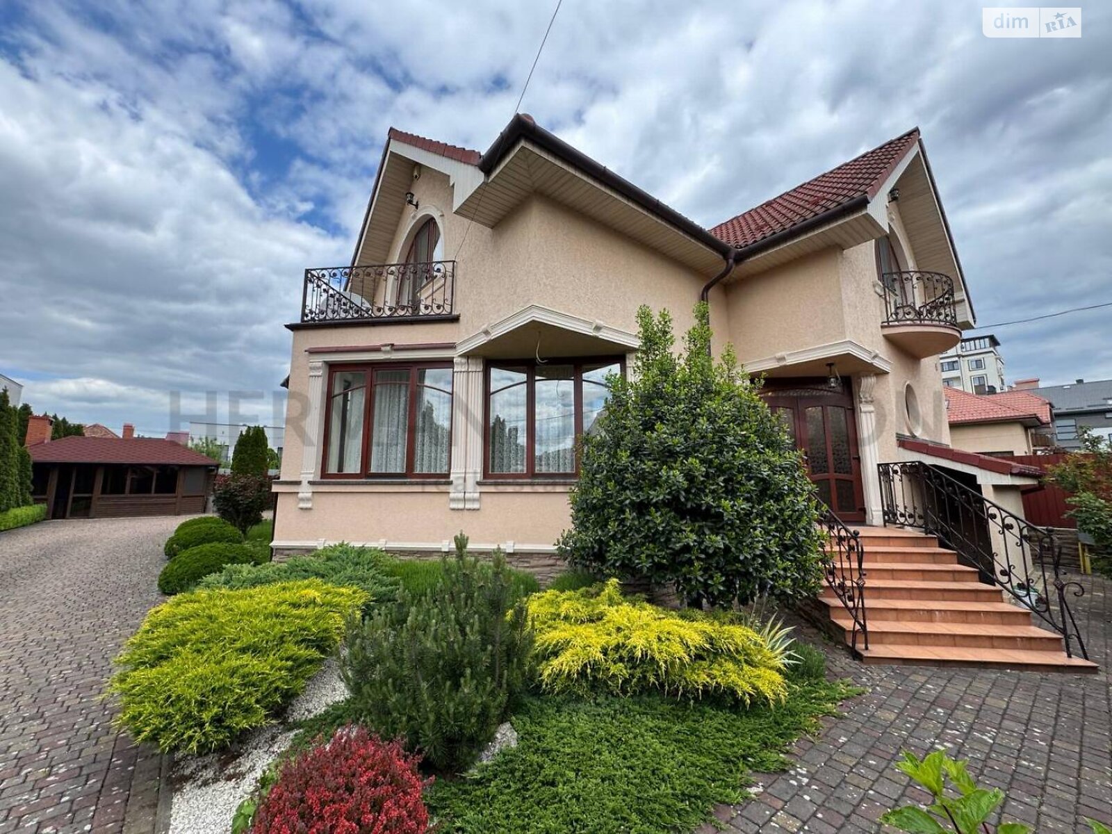 двухэтажный дом с ремонтом, 298 кв. м, кирпич. Продажа в Ужгороде район Боздош фото 1 двухэтажный дом с ремонтом, 298 кв. м, кирпич. Продажа в Ужгороде район Боздош фото 1