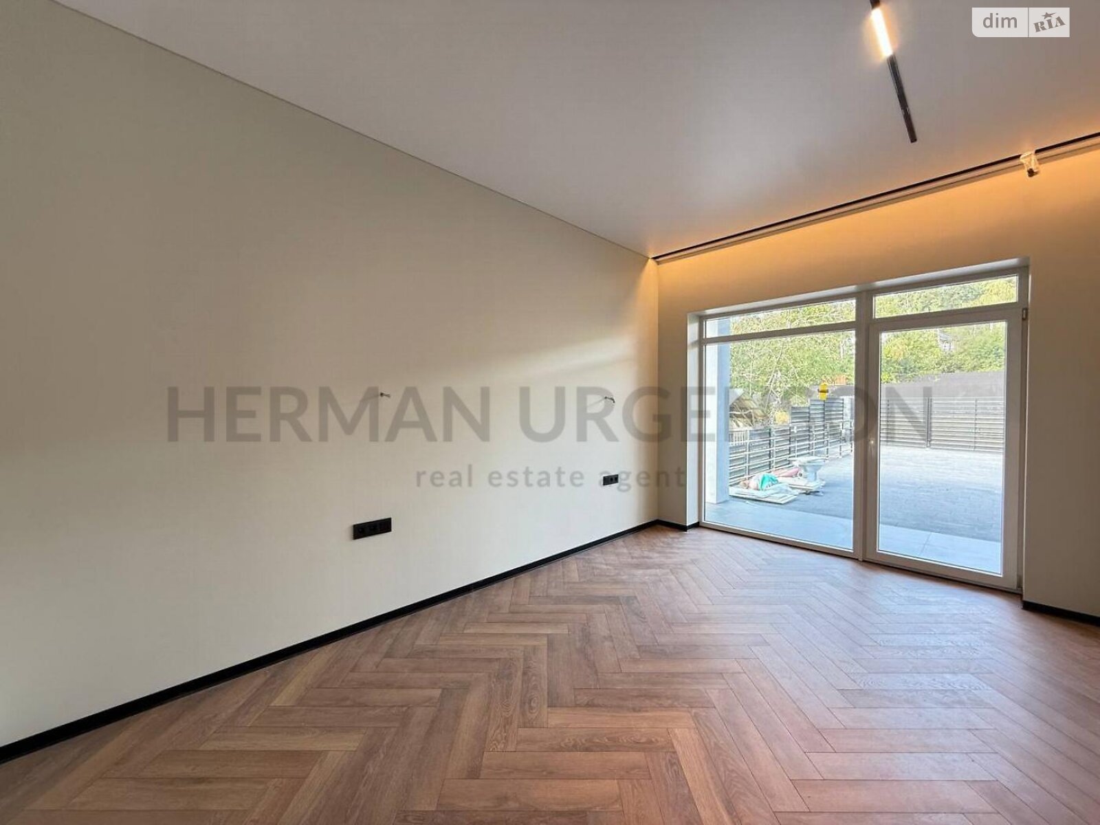 двоповерховий будинок з опаленням, 220 кв. м, кирпич. Продаж в Ужгороді, район Червениця фото 1