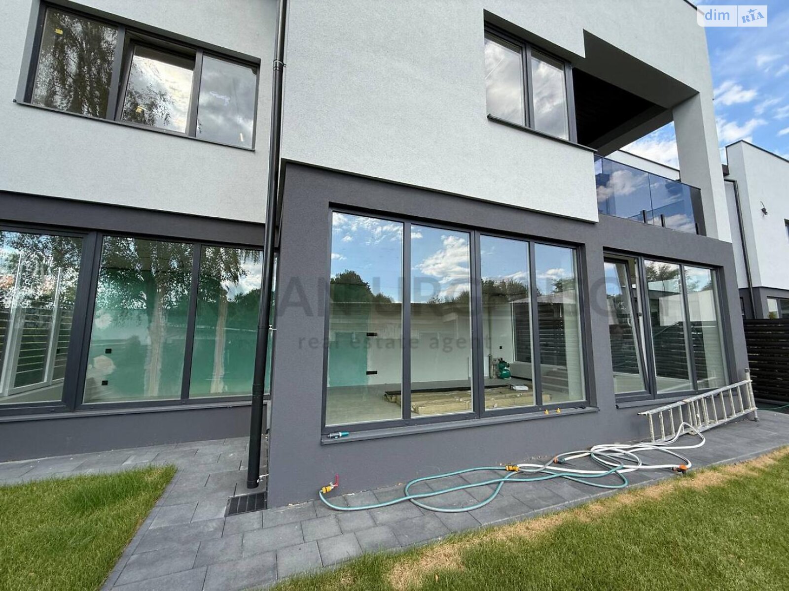 двоповерховий будинок з опаленням, 220 кв. м, кирпич. Продаж в Ужгороді, район Червениця фото 1