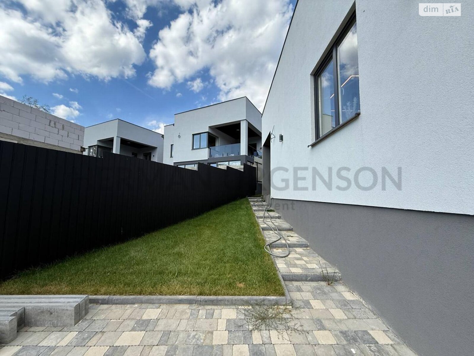 одноэтажный дом с отоплением, 135 кв. м, кирпич. Продажа в Ужгороде район Червеница фото 1 одноэтажный дом с отоплением, 135 кв. м, кирпич. Продажа в Ужгороде район Червеница фото 1