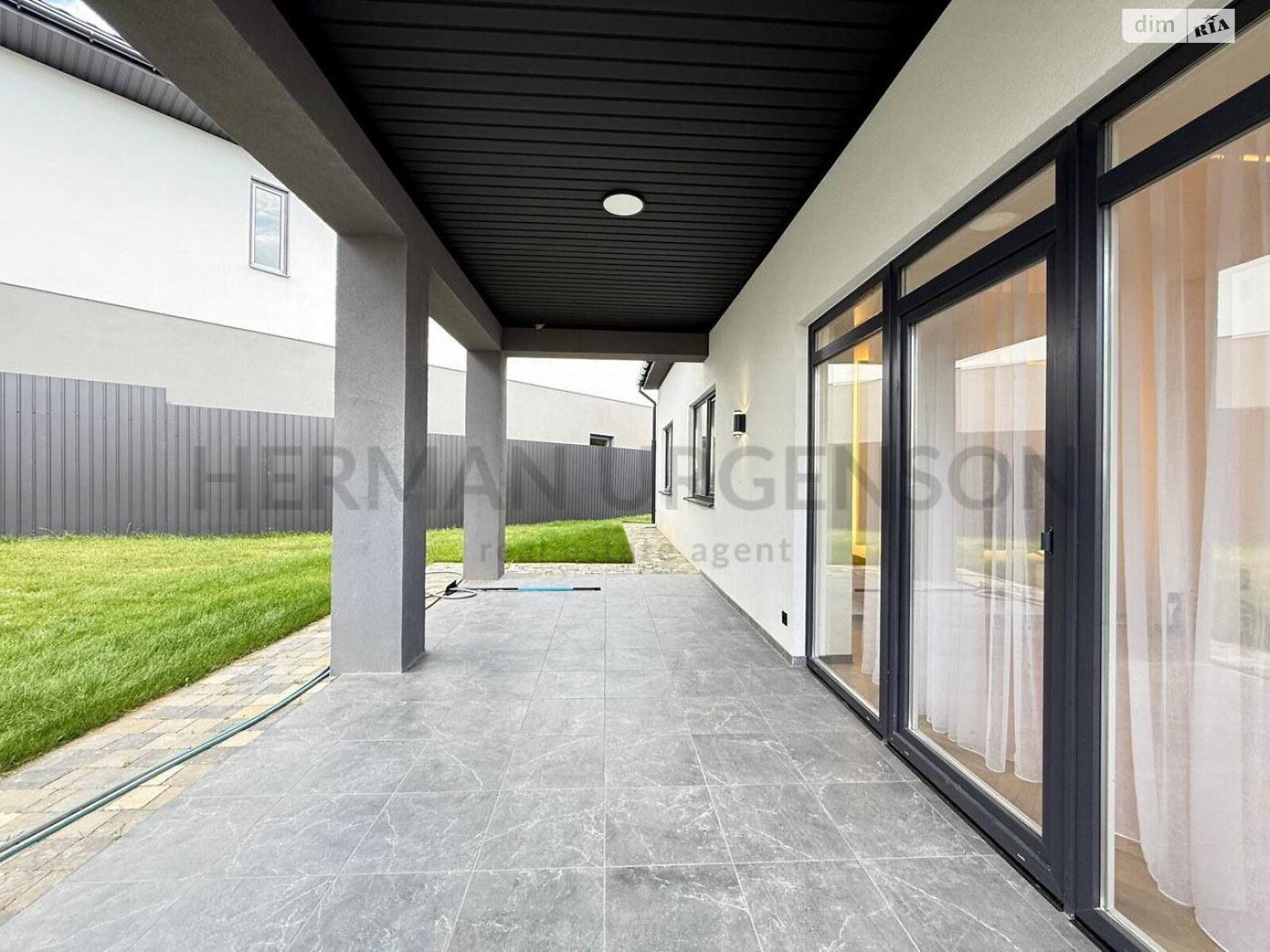 одноэтажный дом с отоплением, 135 кв. м, кирпич. Продажа в Ужгороде район Червеница фото 1 одноэтажный дом с отоплением, 135 кв. м, кирпич. Продажа в Ужгороде район Червеница фото 1