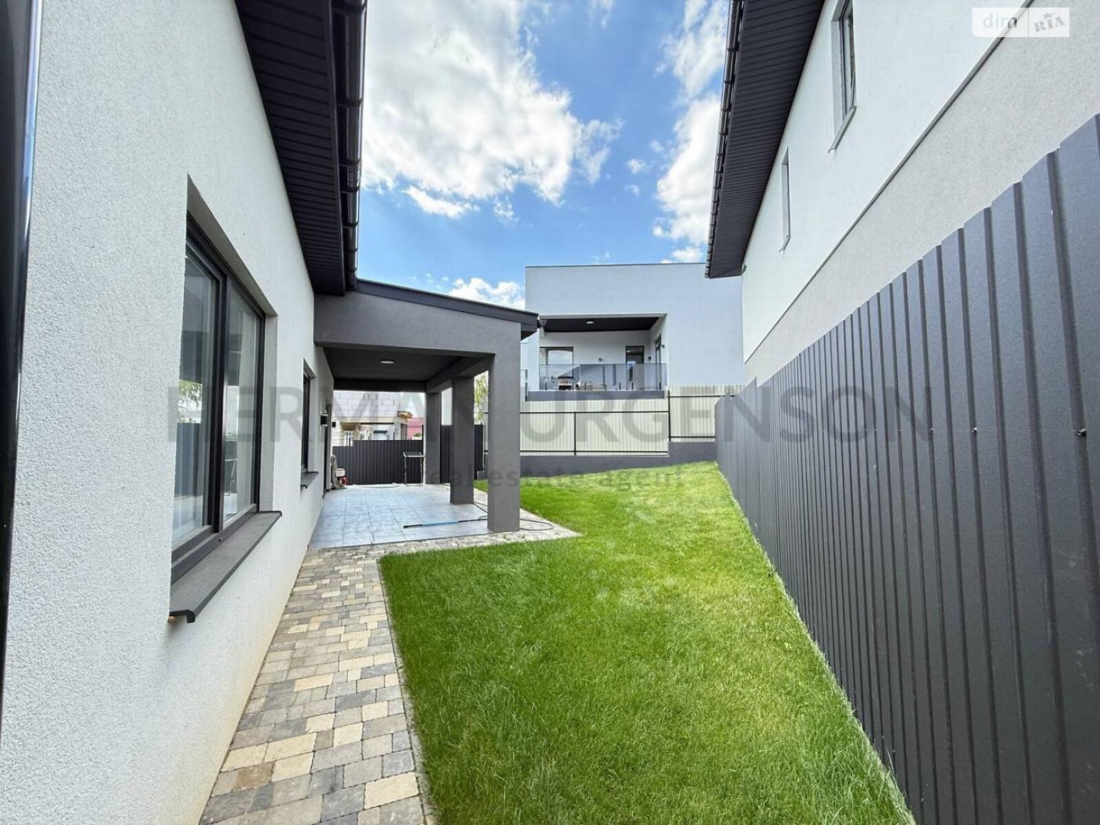 одноэтажный дом с отоплением, 135 кв. м, кирпич. Продажа в Ужгороде район Червеница фото 1 одноэтажный дом с отоплением, 135 кв. м, кирпич. Продажа в Ужгороде район Червеница фото 1