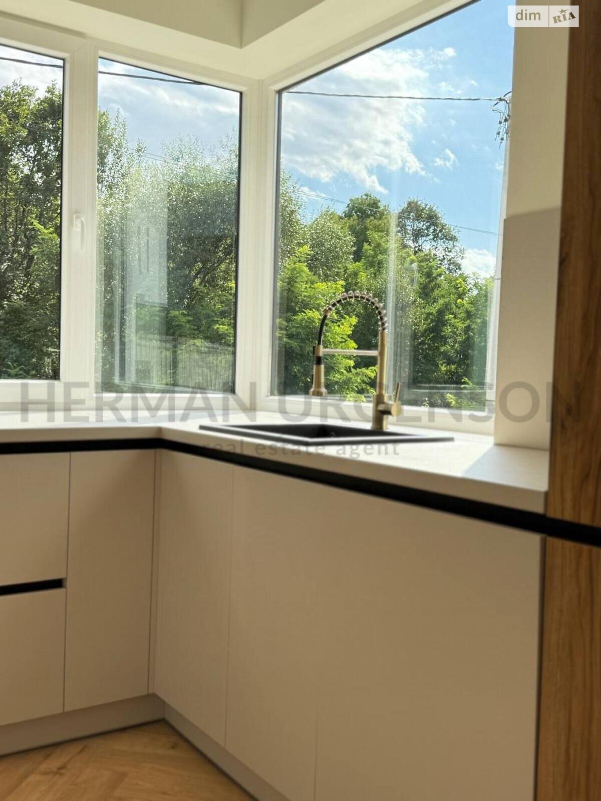 одноэтажный дом с отоплением, 135 кв. м, кирпич. Продажа в Ужгороде район Червеница фото 1 одноэтажный дом с отоплением, 135 кв. м, кирпич. Продажа в Ужгороде район Червеница фото 1