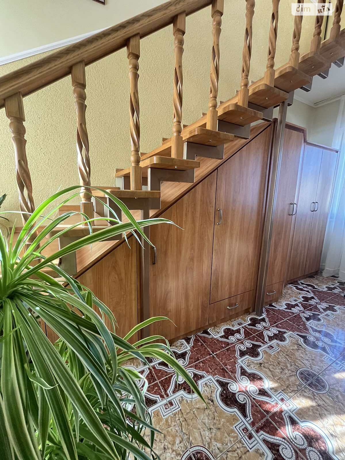 двухэтажный дом с гаражом, 400 кв. м, кирпич. Продажа в Ужгороде район Червеница фото 1 двухэтажный дом с гаражом, 400 кв. м, кирпич. Продажа в Ужгороде район Червеница фото 1