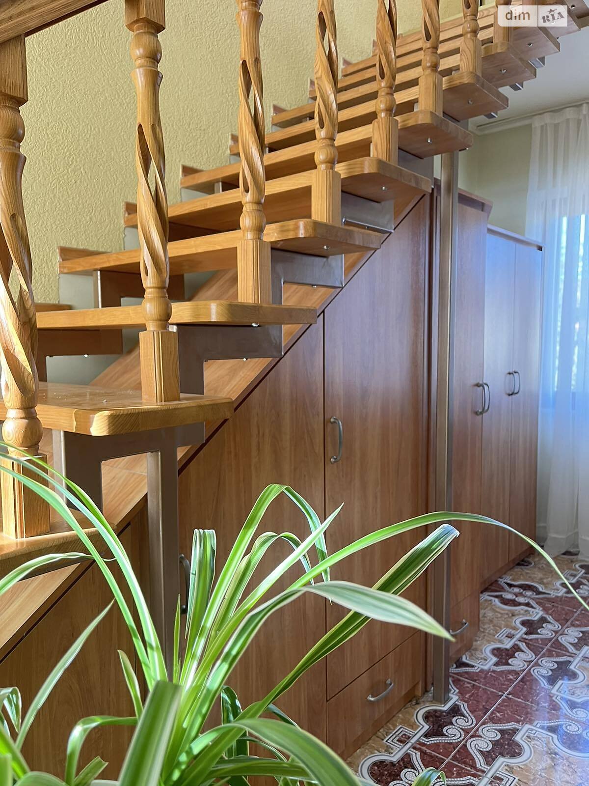 двухэтажный дом с гаражом, 400 кв. м, кирпич. Продажа в Ужгороде район Червеница фото 1 двухэтажный дом с гаражом, 400 кв. м, кирпич. Продажа в Ужгороде район Червеница фото 1