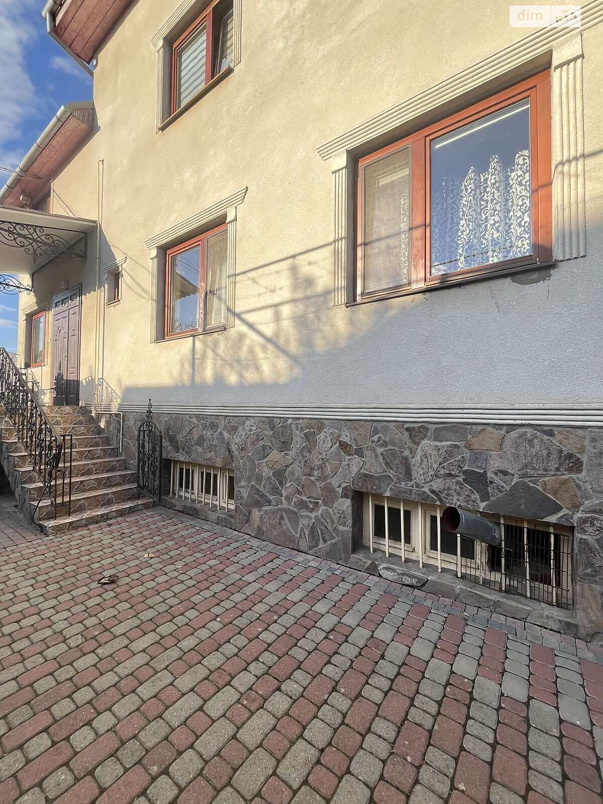 двухэтажный дом с гаражом, 400 кв. м, кирпич. Продажа в Ужгороде район Червеница фото 1 двухэтажный дом с гаражом, 400 кв. м, кирпич. Продажа в Ужгороде район Червеница фото 1