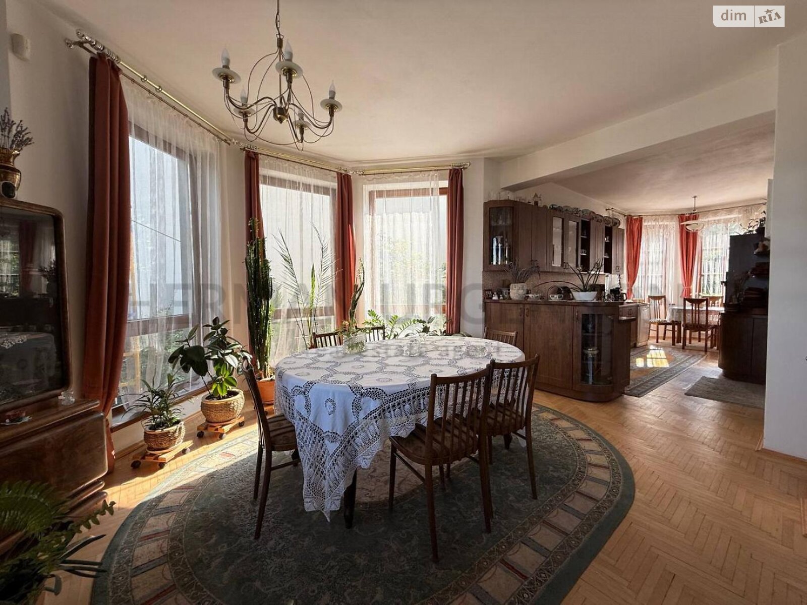 чотириповерховий будинок з гаражем, 400 кв. м, цегла. Продаж в Ужгороді, район Кальварія фото 1 чотириповерховий будинок з гаражем, 400 кв. м, цегла. Продаж в Ужгороді, район Кальварія фото 1