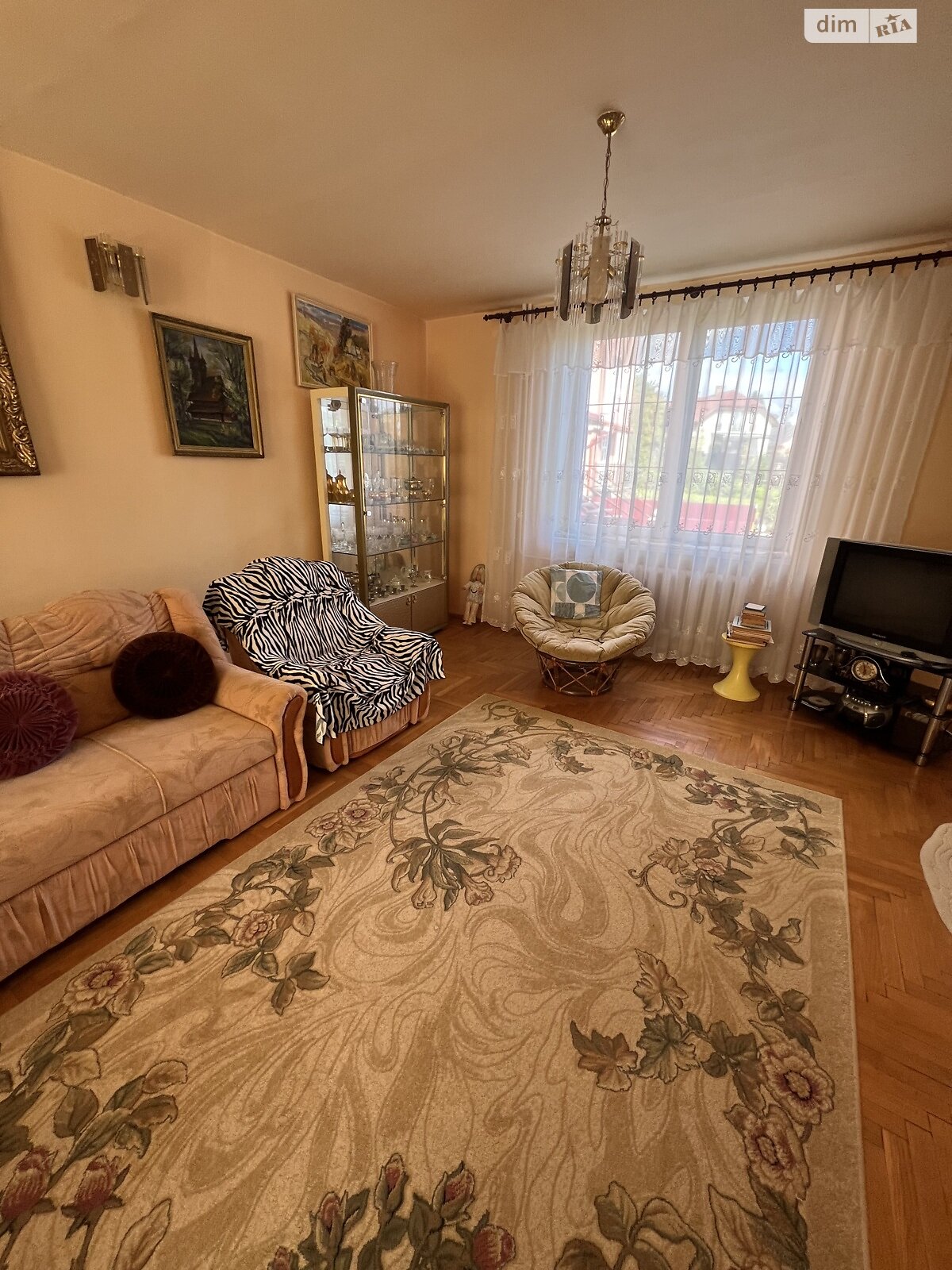 триповерховий будинок з мансардою, 276.9 кв. м, цегла. Продаж в Ужгороді, район Кальварія фото 1 триповерховий будинок з мансардою, 276.9 кв. м, цегла. Продаж в Ужгороді, район Кальварія фото 1