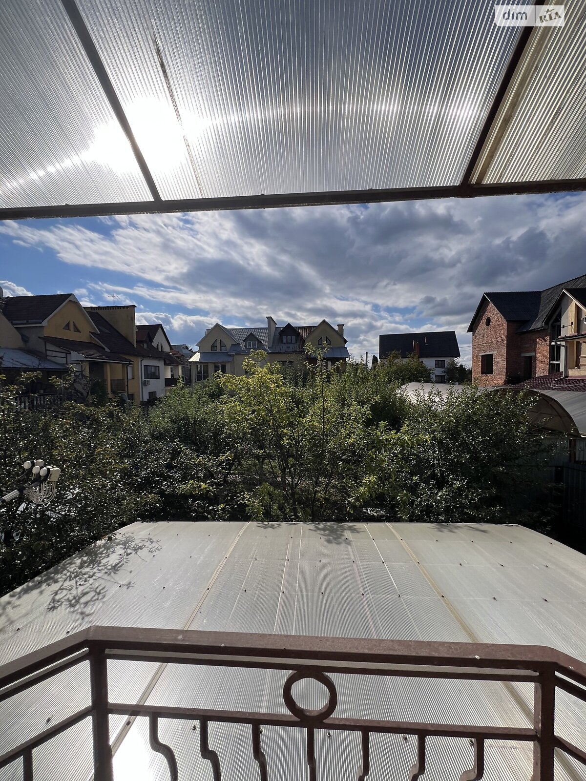 триповерховий будинок з мансардою, 276.9 кв. м, цегла. Продаж в Ужгороді, район Кальварія фото 1 триповерховий будинок з мансардою, 276.9 кв. м, цегла. Продаж в Ужгороді, район Кальварія фото 1