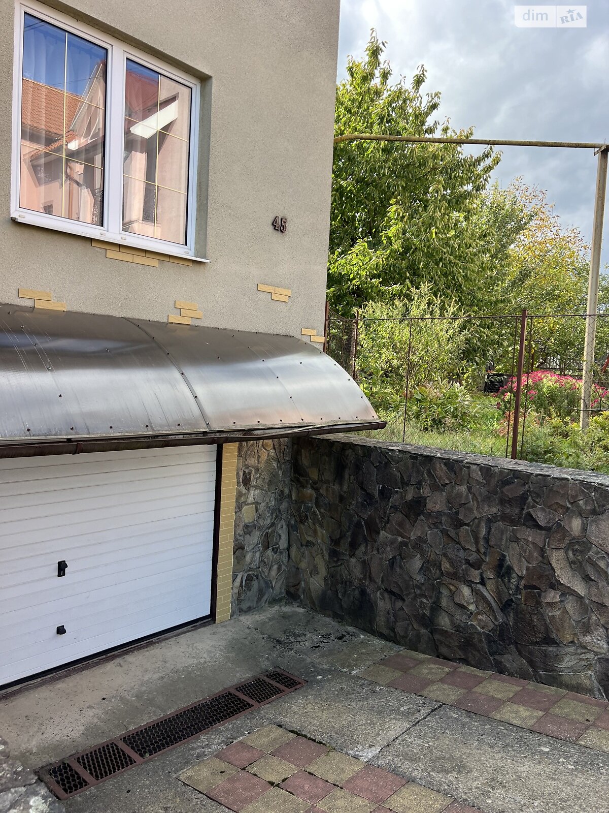 триповерховий будинок з мансардою, 276.9 кв. м, цегла. Продаж в Ужгороді, район Кальварія фото 1 триповерховий будинок з мансардою, 276.9 кв. м, цегла. Продаж в Ужгороді, район Кальварія фото 1