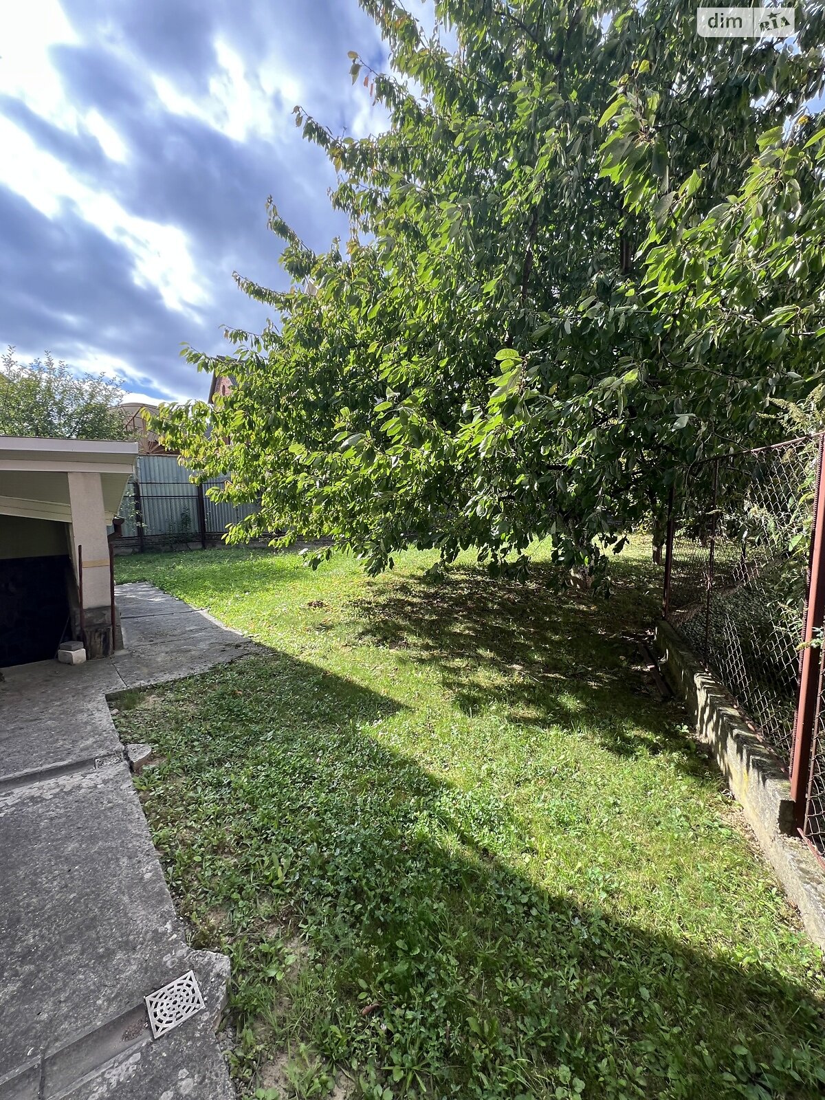 триповерховий будинок з мансардою, 276.9 кв. м, цегла. Продаж в Ужгороді, район Кальварія фото 1 триповерховий будинок з мансардою, 276.9 кв. м, цегла. Продаж в Ужгороді, район Кальварія фото 1