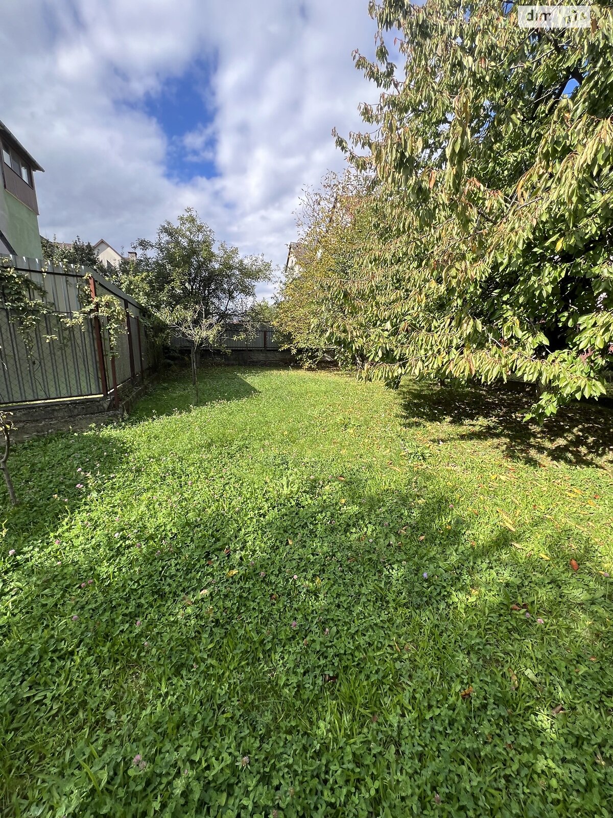 триповерховий будинок з мансардою, 276.9 кв. м, цегла. Продаж в Ужгороді, район Кальварія фото 1 триповерховий будинок з мансардою, 276.9 кв. м, цегла. Продаж в Ужгороді, район Кальварія фото 1