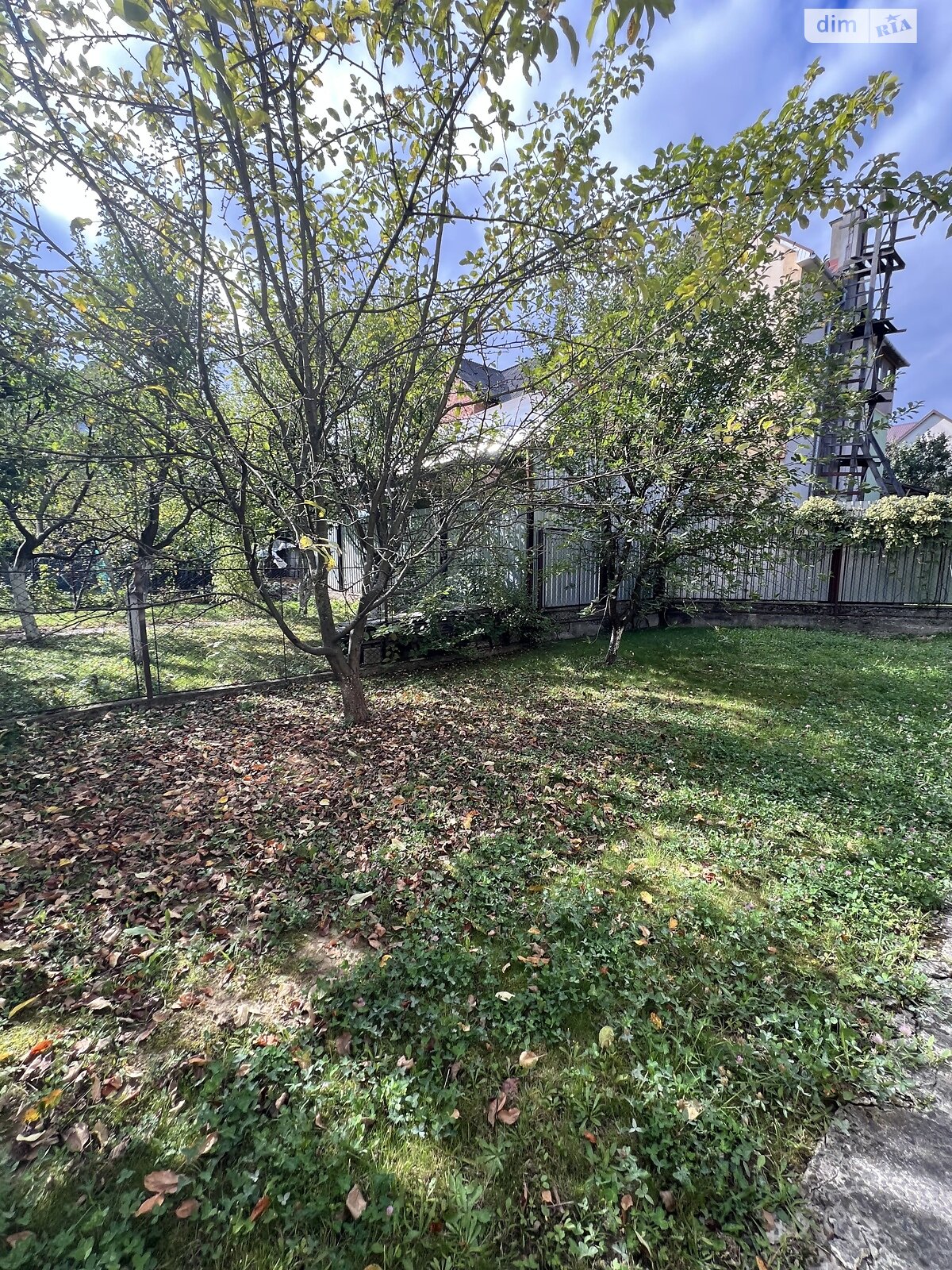 триповерховий будинок з мансардою, 276.9 кв. м, цегла. Продаж в Ужгороді, район Кальварія фото 1 триповерховий будинок з мансардою, 276.9 кв. м, цегла. Продаж в Ужгороді, район Кальварія фото 1