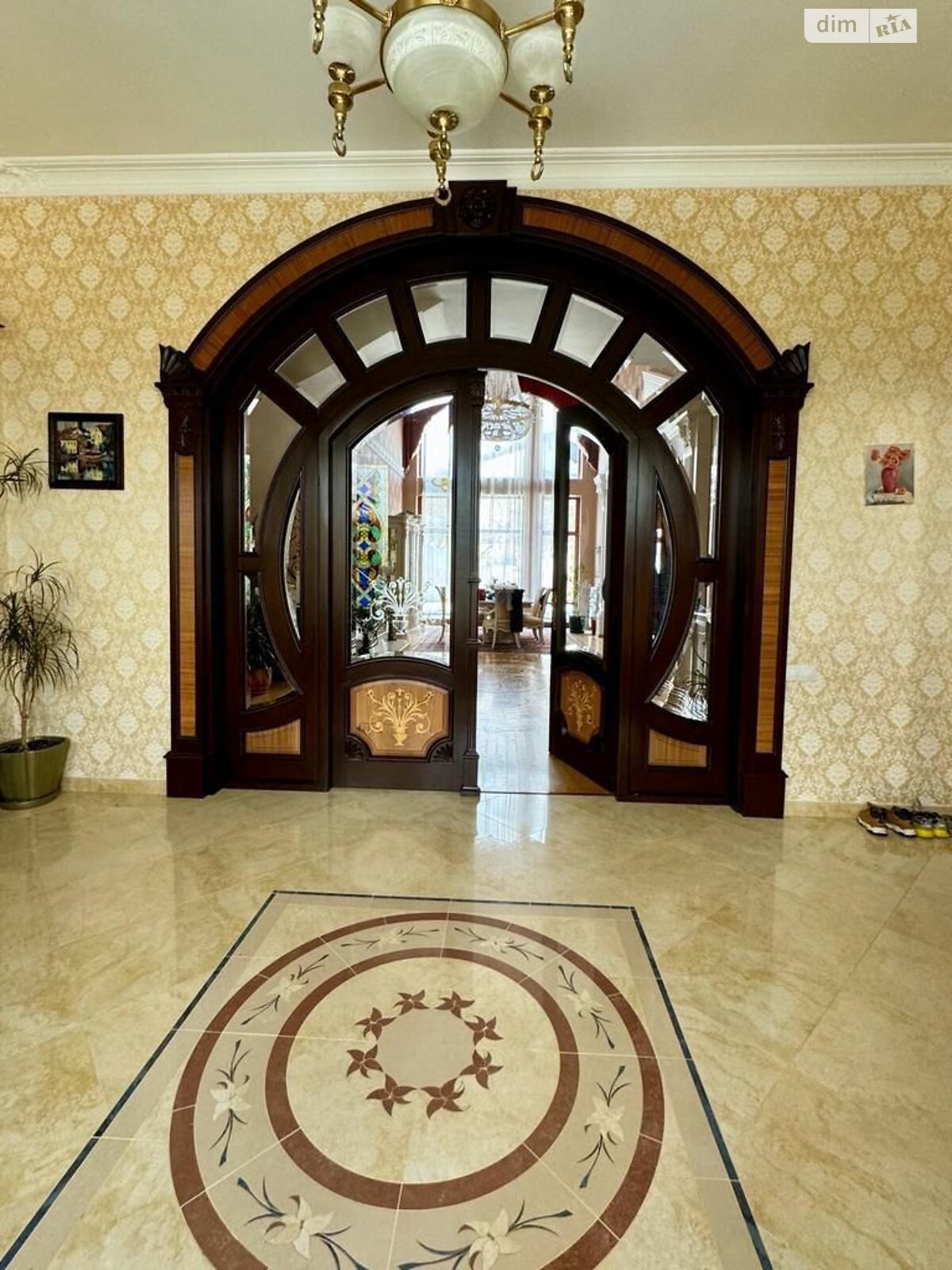 двоповерховий будинок з гаражем, 460 кв. м, цегла. Продаж в Ужгороді, район Кальварія фото 1