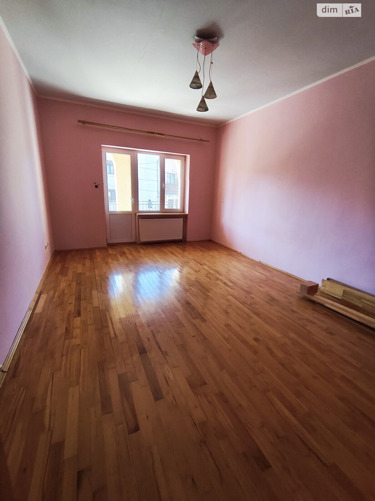 трехэтажный дом с гаражом, 485.2 кв. м, кирпич. Продажа в Ужгороде фото 1 трехэтажный дом с гаражом, 485.2 кв. м, кирпич. Продажа в Ужгороде фото 1