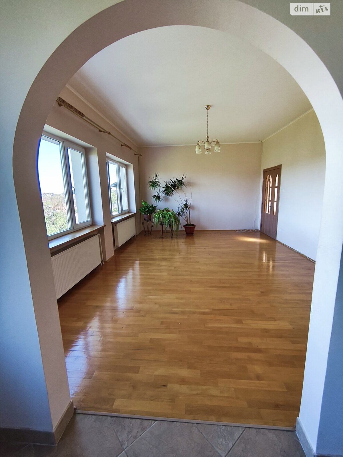 трехэтажный дом с гаражом, 485.2 кв. м, кирпич. Продажа в Ужгороде фото 1 трехэтажный дом с гаражом, 485.2 кв. м, кирпич. Продажа в Ужгороде фото 1