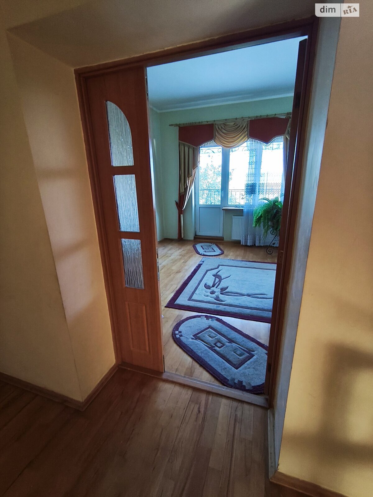 трехэтажный дом с гаражом, 485.2 кв. м, кирпич. Продажа в Ужгороде фото 1 трехэтажный дом с гаражом, 485.2 кв. м, кирпич. Продажа в Ужгороде фото 1