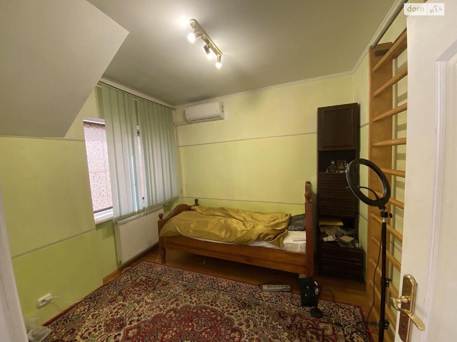 трехэтажный дом, 295 кв. м, кирпич. Продажа в Ужгороде район Компотный фото 1