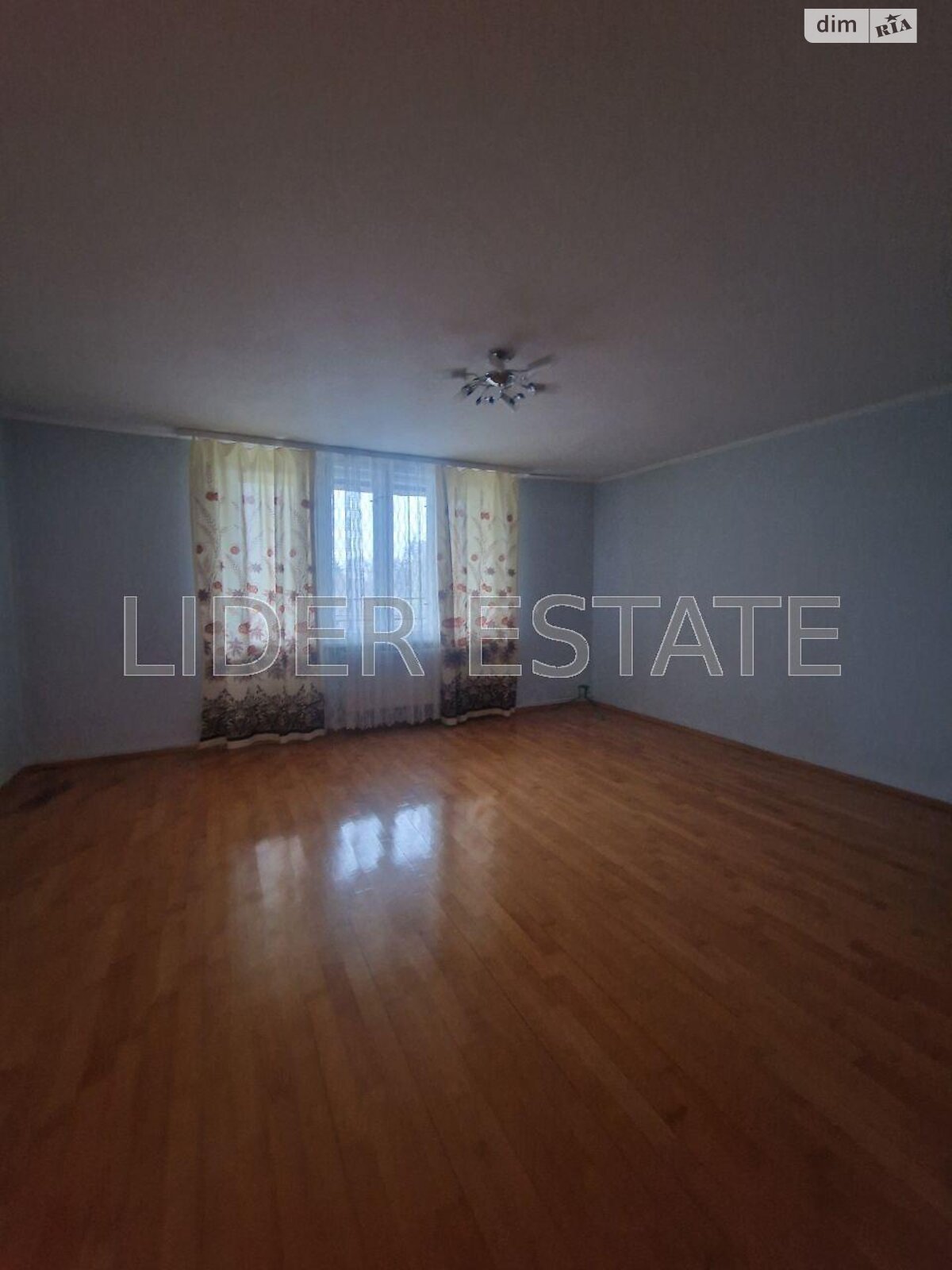 триповерховий будинок бесідка, 170 кв. м, кирпич. Продаж в Ужгороді, район Компотний фото 1 триповерховий будинок бесідка, 170 кв. м, кирпич. Продаж в Ужгороді, район Компотний фото 1