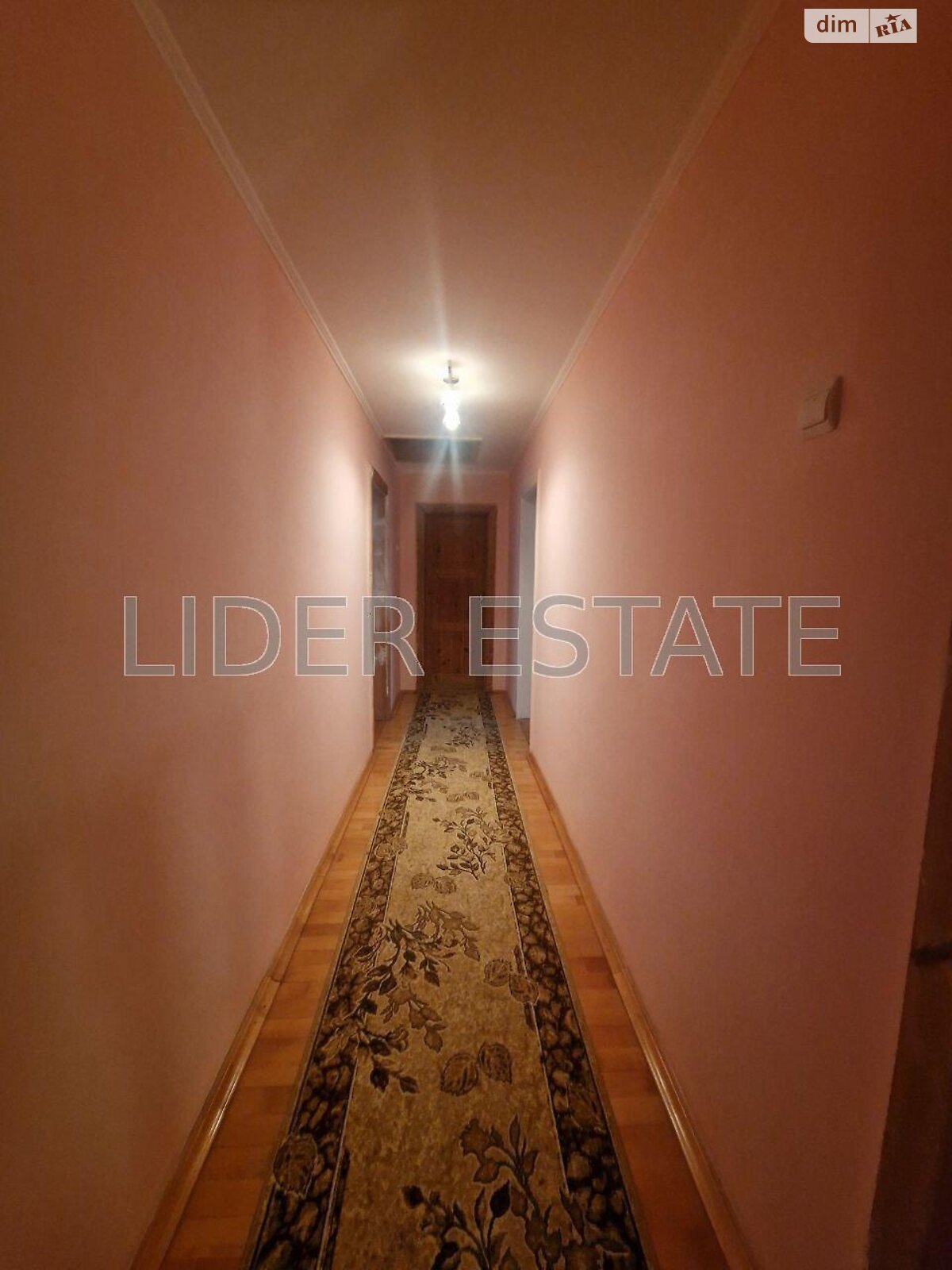 триповерховий будинок бесідка, 170 кв. м, кирпич. Продаж в Ужгороді, район Компотний фото 1 триповерховий будинок бесідка, 170 кв. м, кирпич. Продаж в Ужгороді, район Компотний фото 1