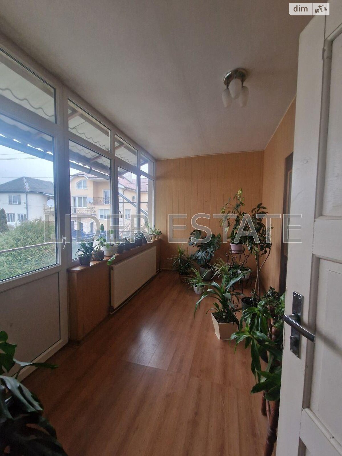 триповерховий будинок бесідка, 170 кв. м, кирпич. Продаж в Ужгороді, район Компотний фото 1 триповерховий будинок бесідка, 170 кв. м, кирпич. Продаж в Ужгороді, район Компотний фото 1