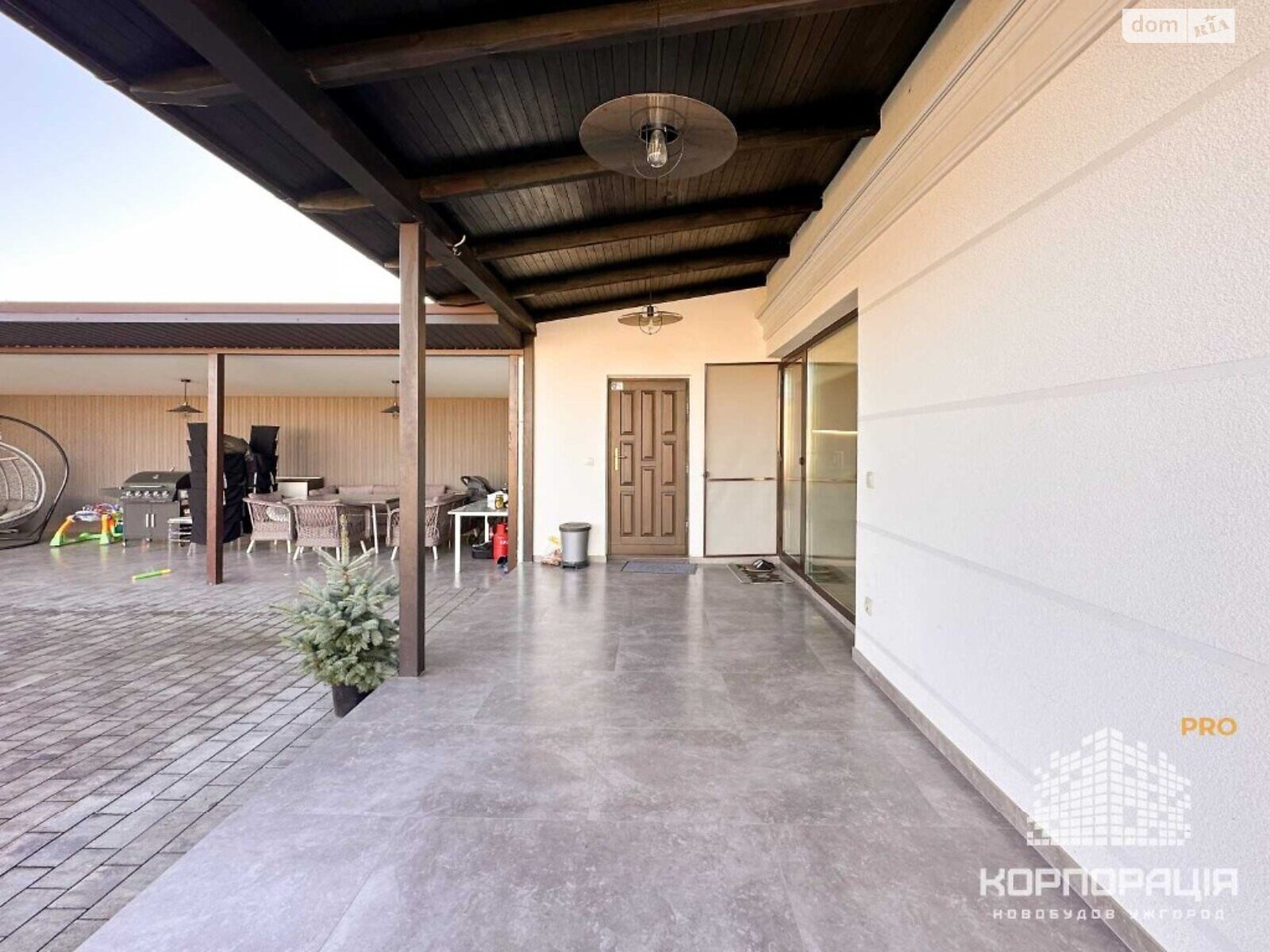 двухэтажный дом с ремонтом, 170 кв. м, кирпич. Продажа в Минае фото 1