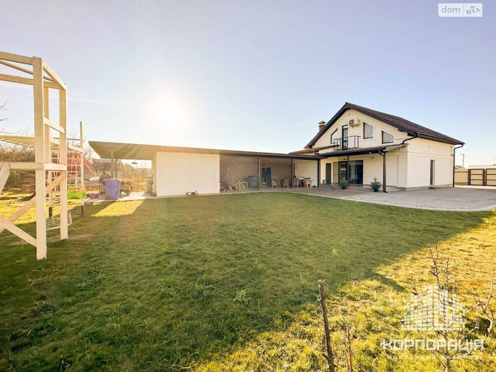 двухэтажный дом с ремонтом, 170 кв. м, кирпич. Продажа в Минае фото 1