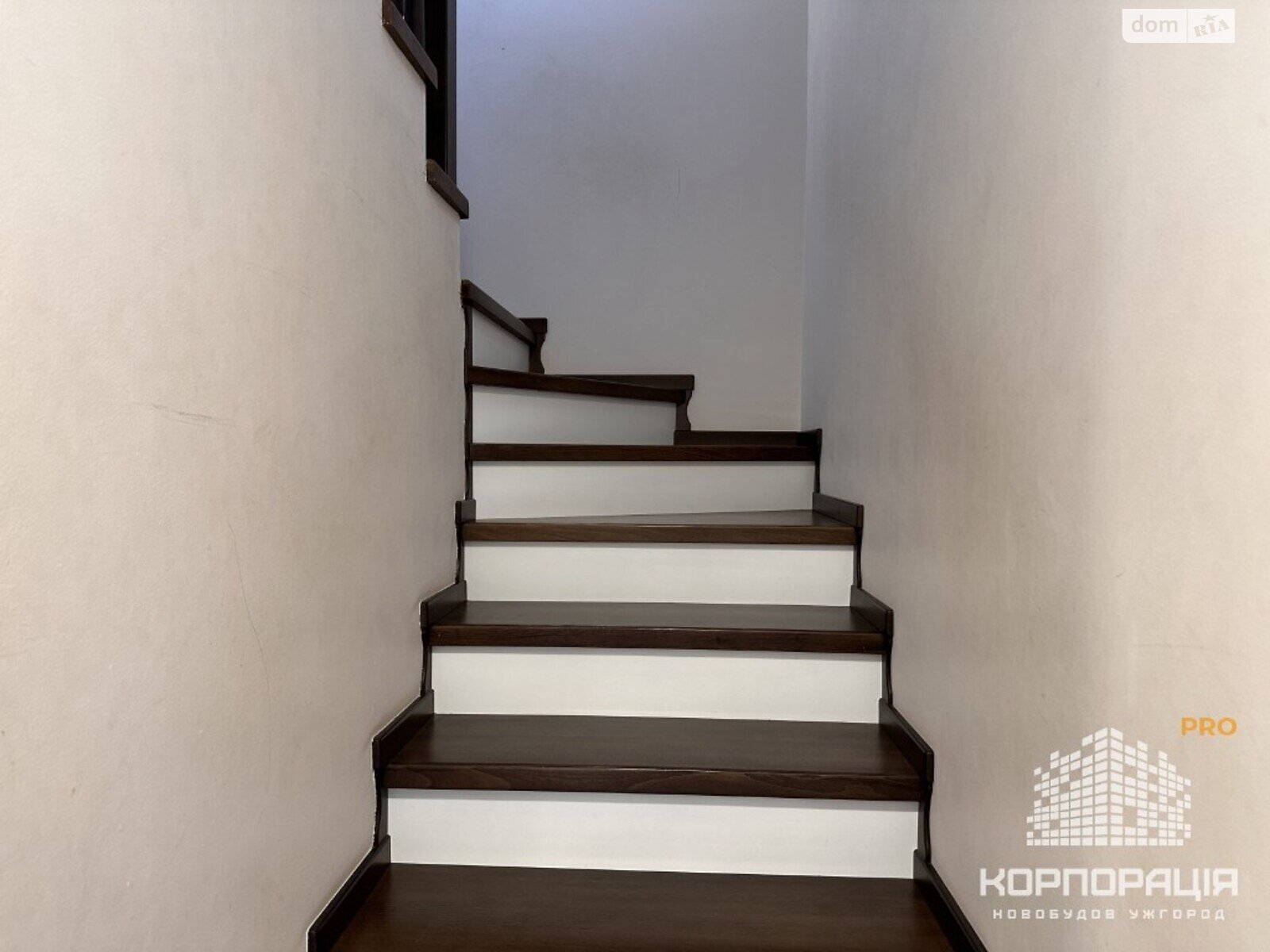 двухэтажный дом с ремонтом, 170 кв. м, кирпич. Продажа в Минае фото 1