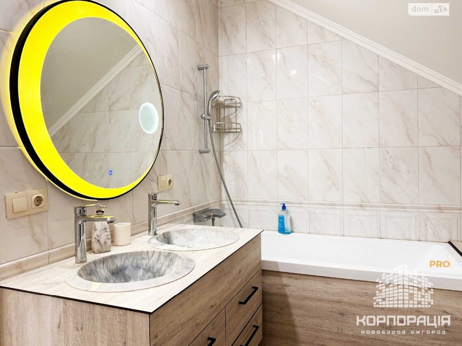 двухэтажный дом с ремонтом, 170 кв. м, кирпич. Продажа в Минае фото 1