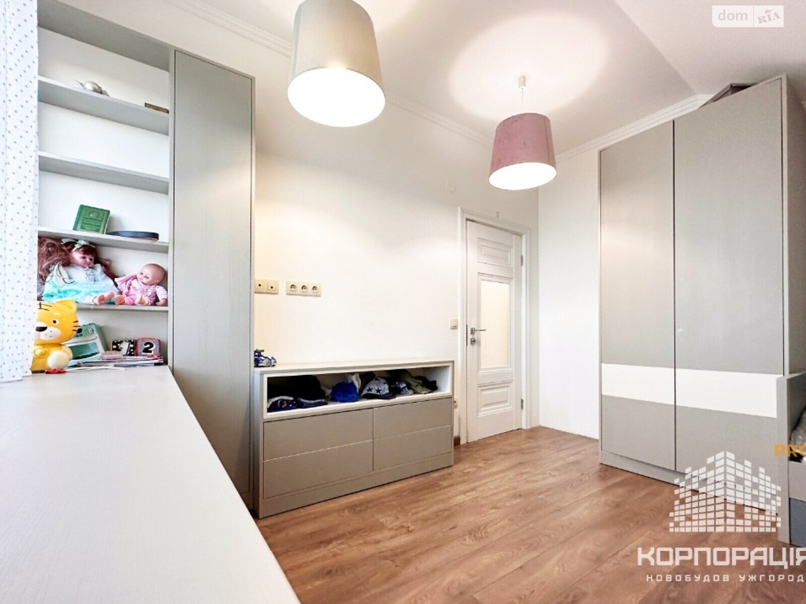 двухэтажный дом с ремонтом, 170 кв. м, кирпич. Продажа в Минае фото 1