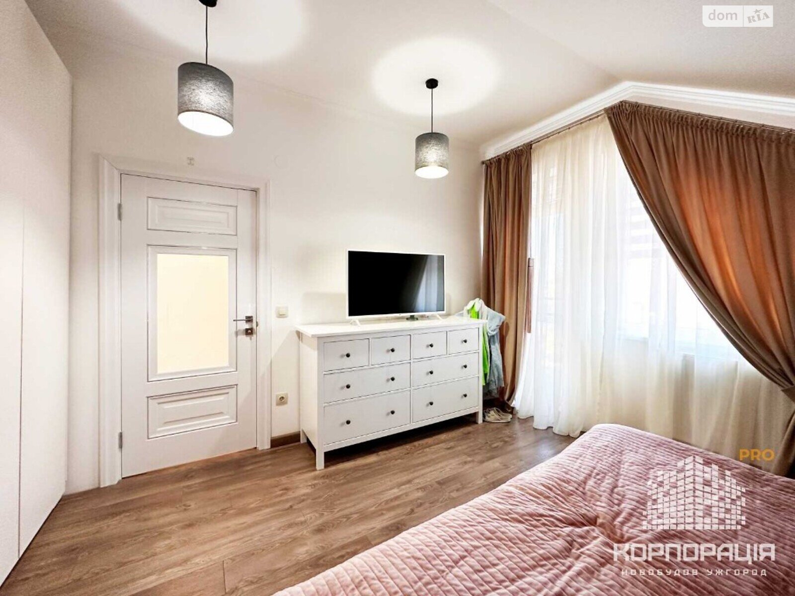 двухэтажный дом с ремонтом, 170 кв. м, кирпич. Продажа в Минае фото 1