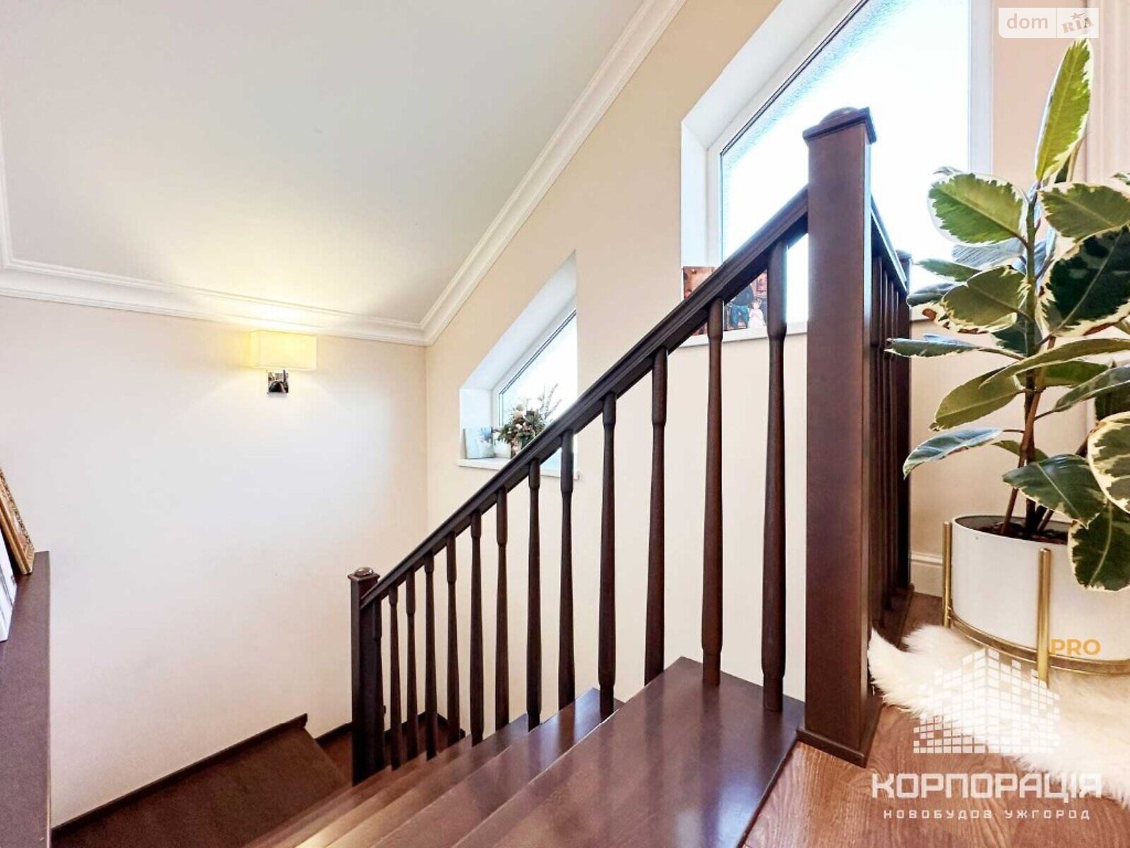 двухэтажный дом с ремонтом, 170 кв. м, кирпич. Продажа в Минае фото 1