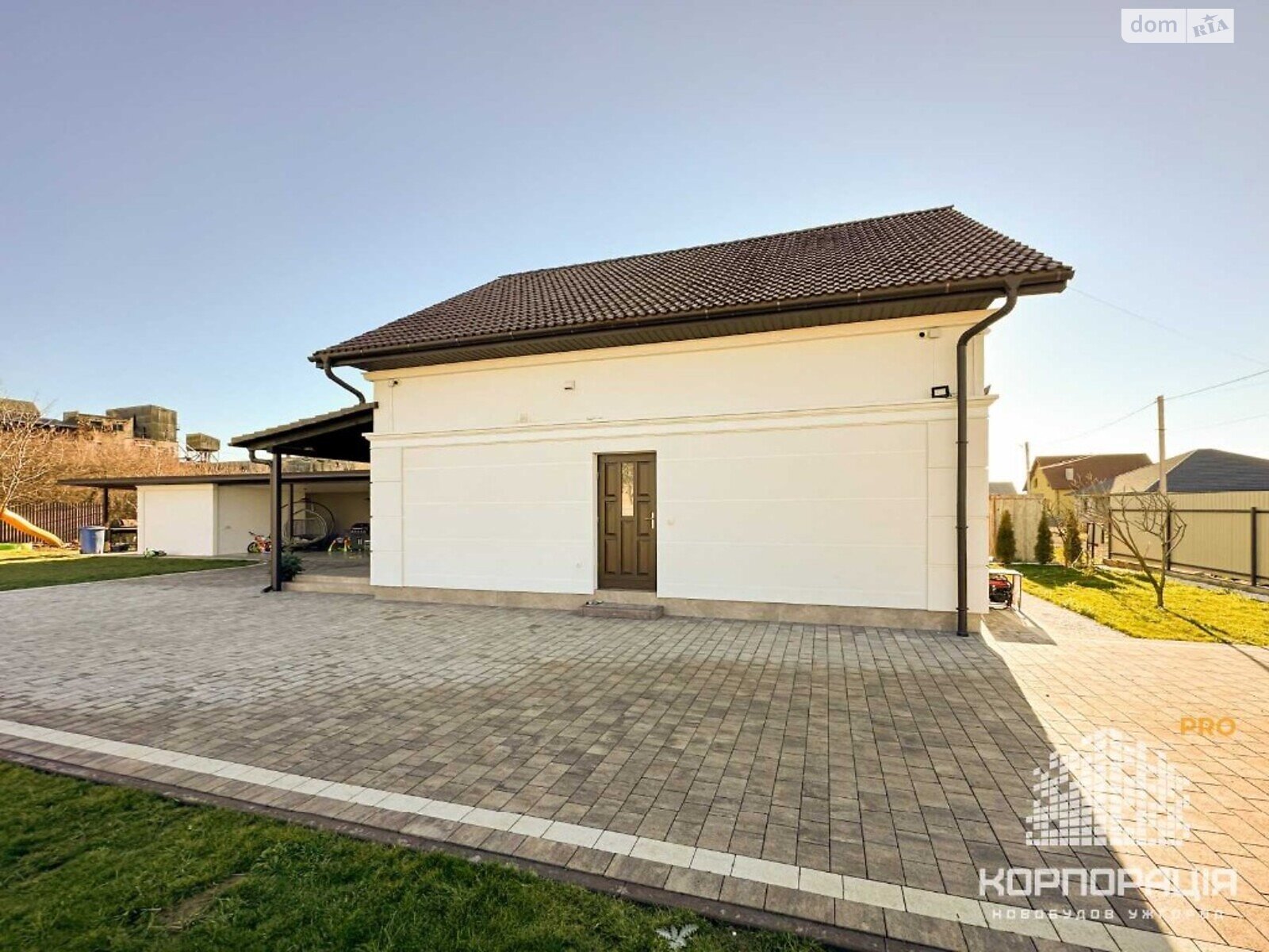 двухэтажный дом с ремонтом, 170 кв. м, кирпич. Продажа в Минае фото 1